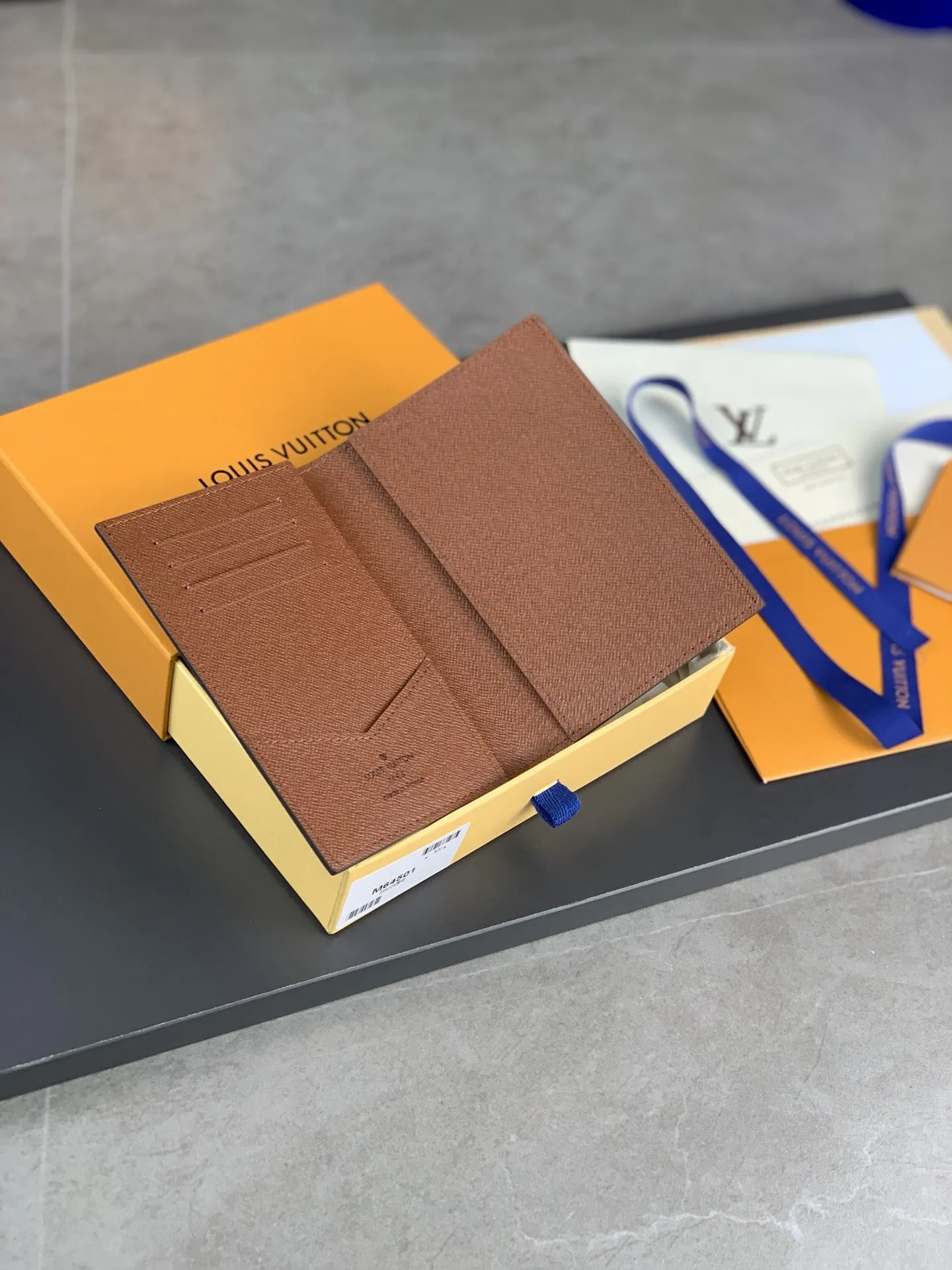 Louis Vuitton Passport Cover M64502 - 图片 5