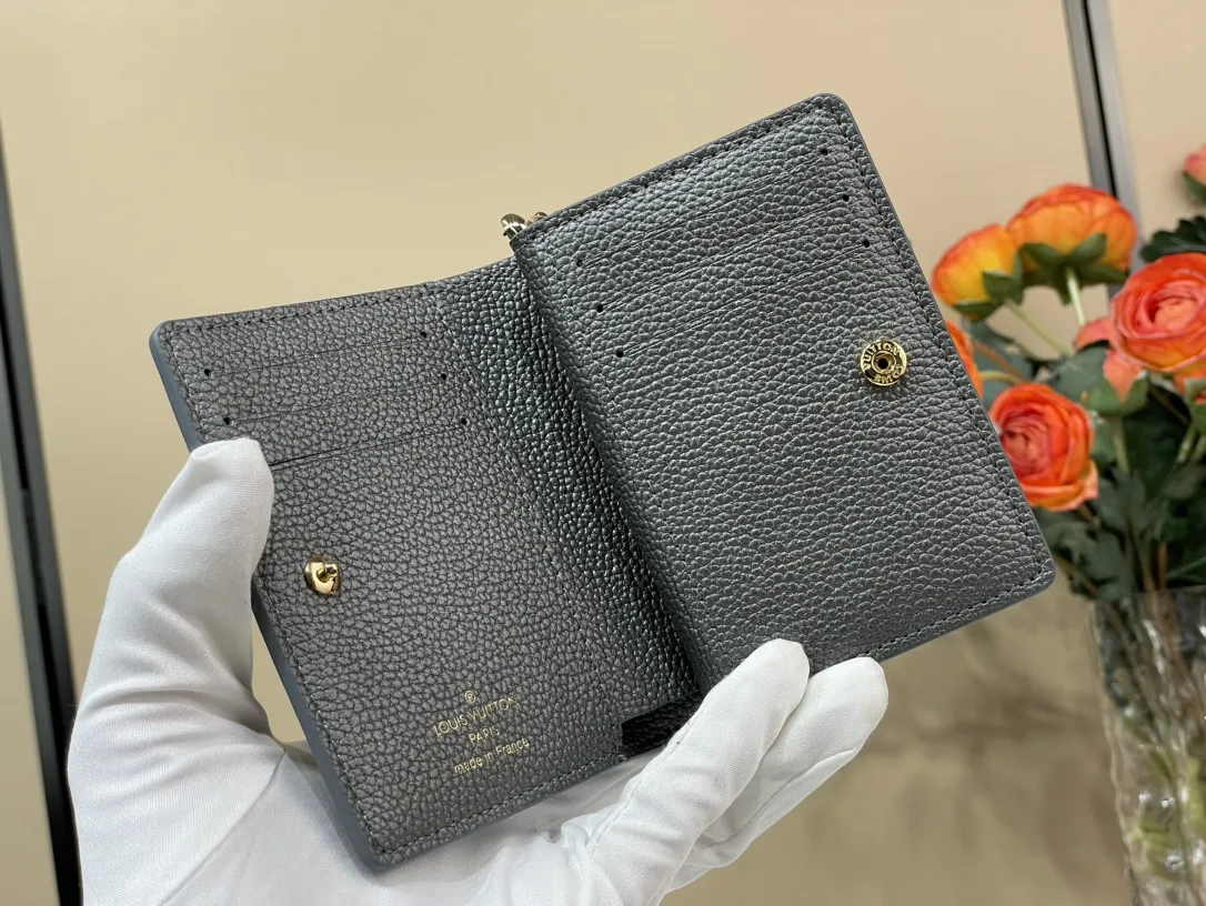 Alternative view of Louis Vuitton Lisa Wallet M12536