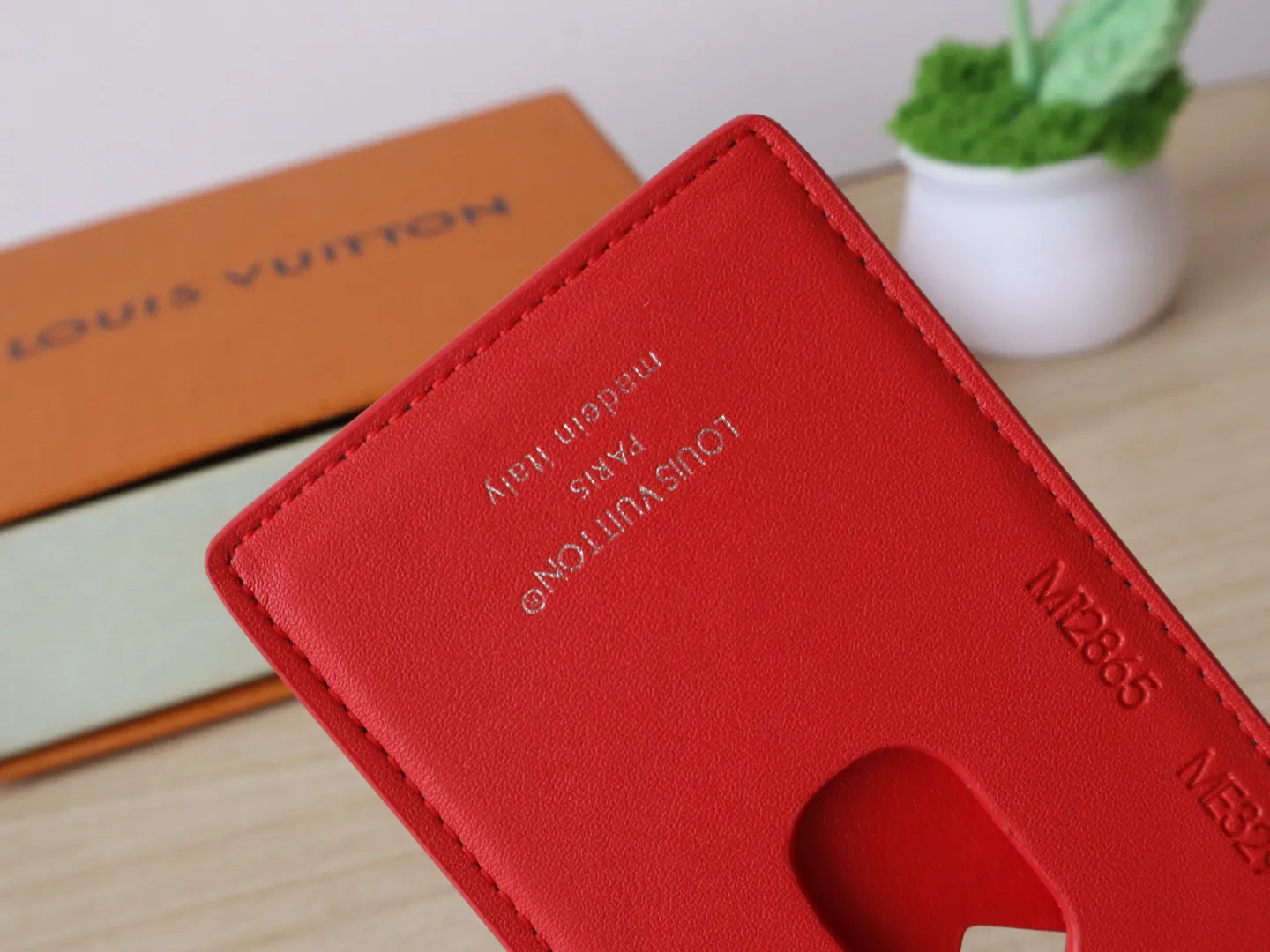 Alternative view of Louis Vuitton Porte-Cartes Magnet M12856