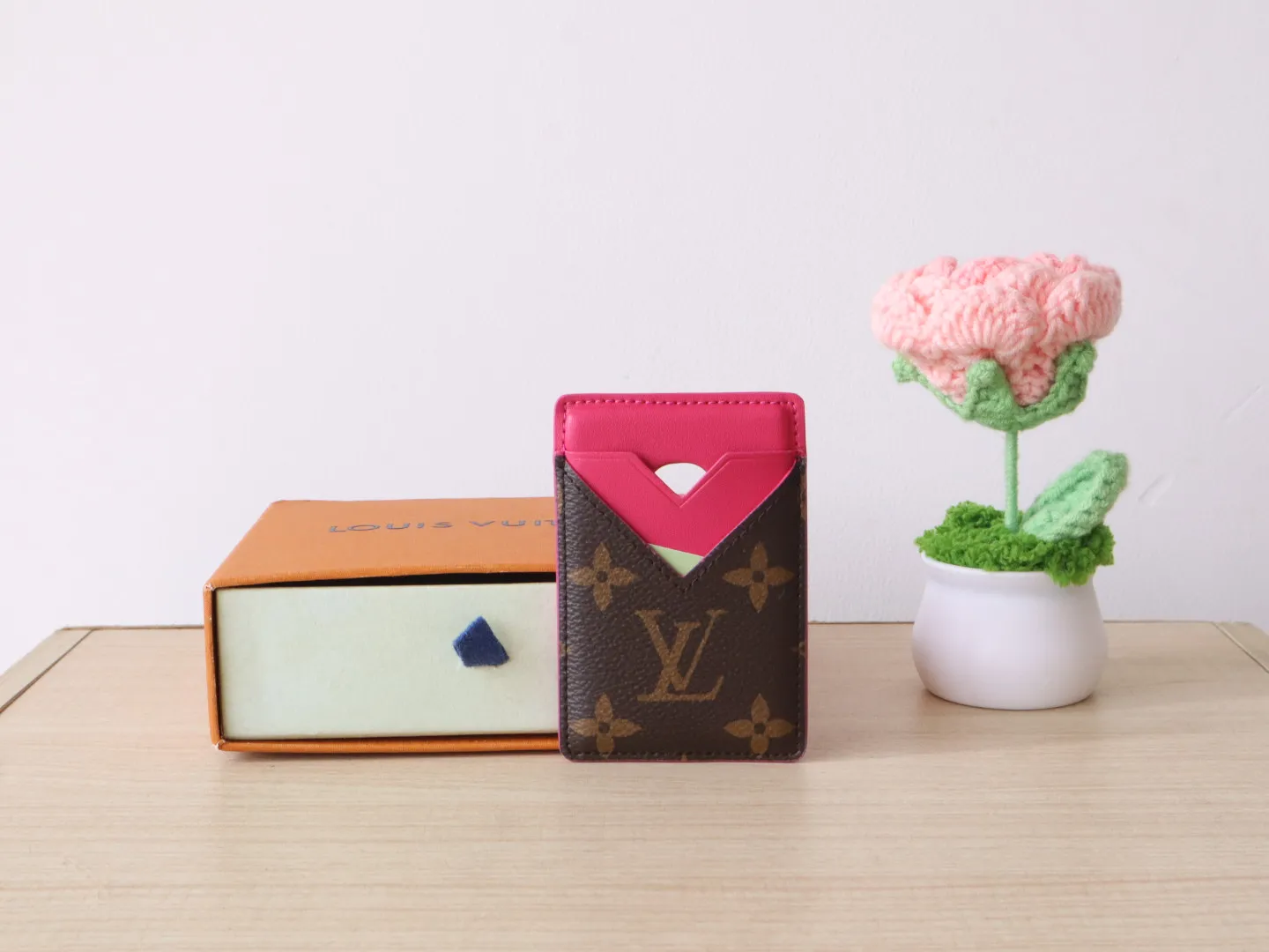 Alternative view of Louis Vuitton Porte-Cartes Magnet M12851