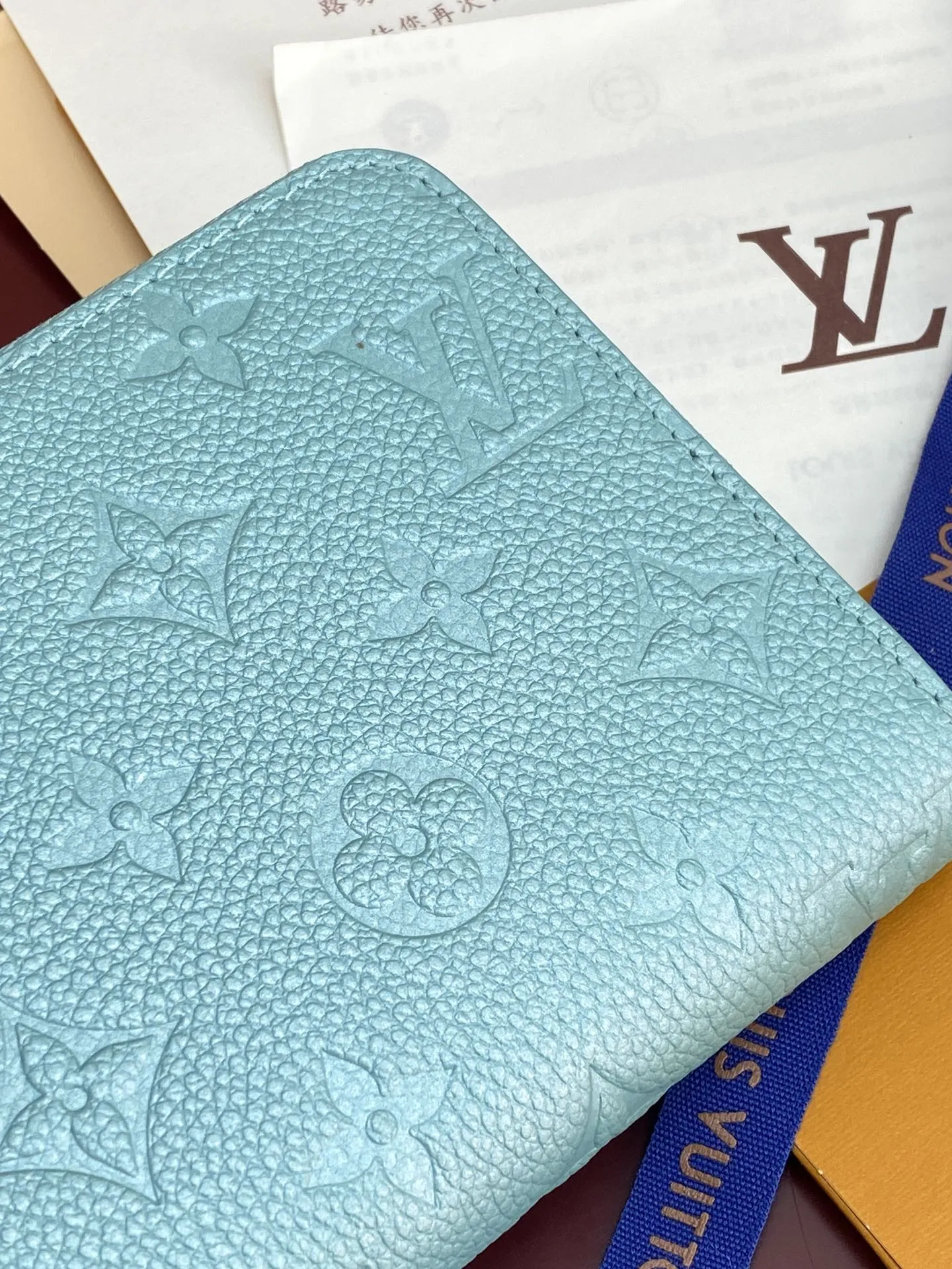 Alternative view of Louis Vuitton Zippy Wallet M12680
