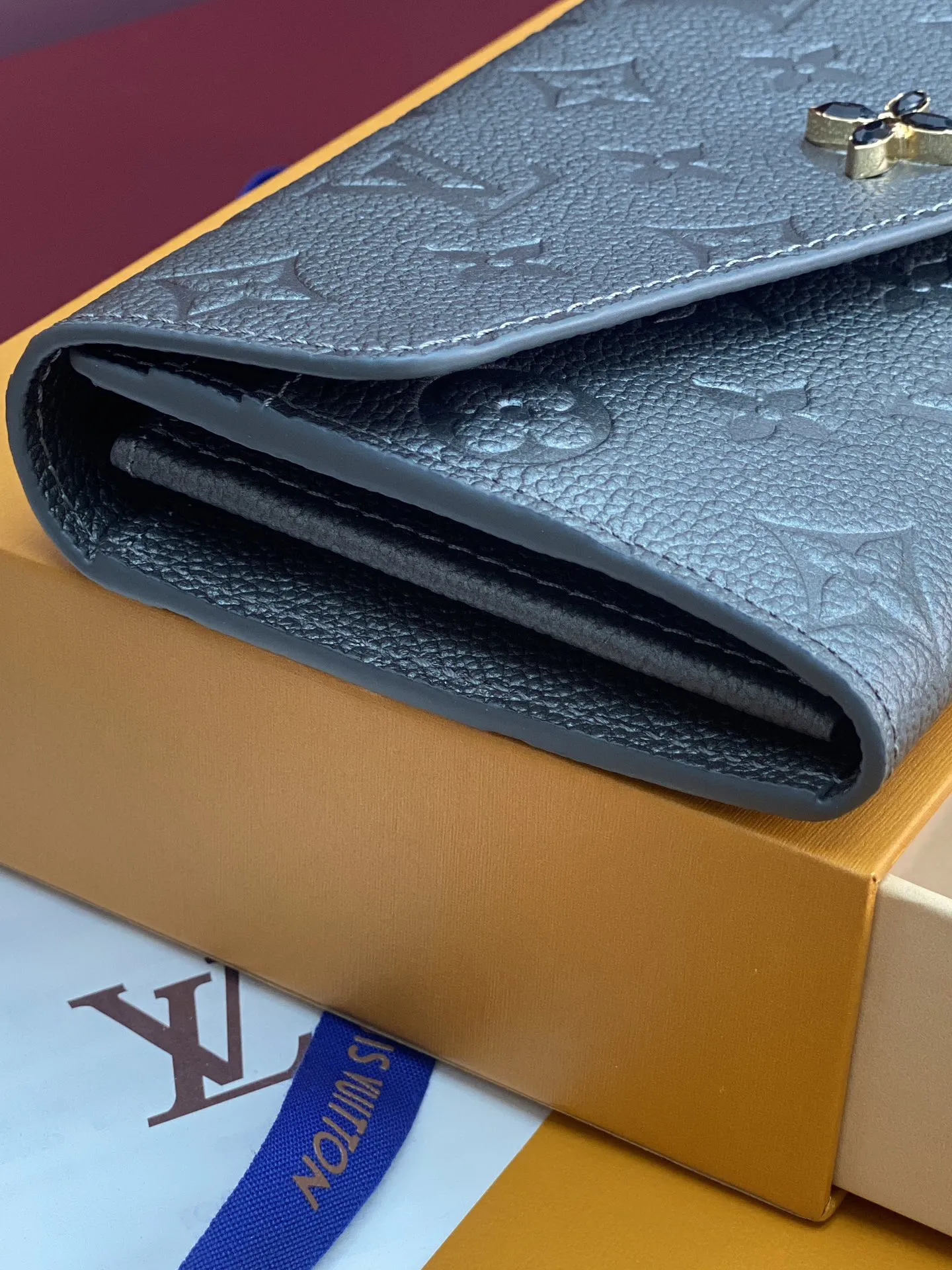 Alternative view of Louis Vuitton Sarah Wallet M12172