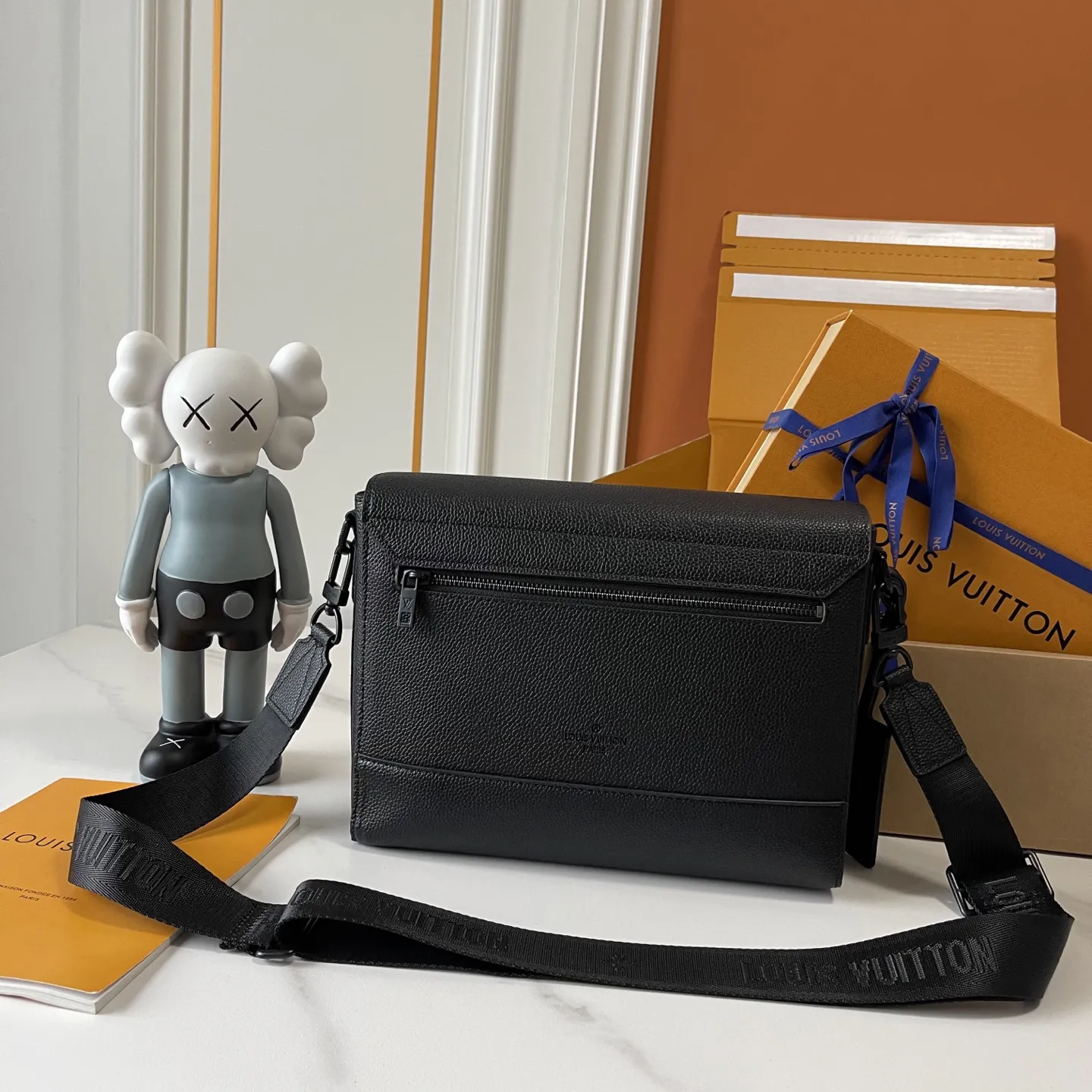 Louis Vuitton Takeoff Messenger M57080 - Image 5