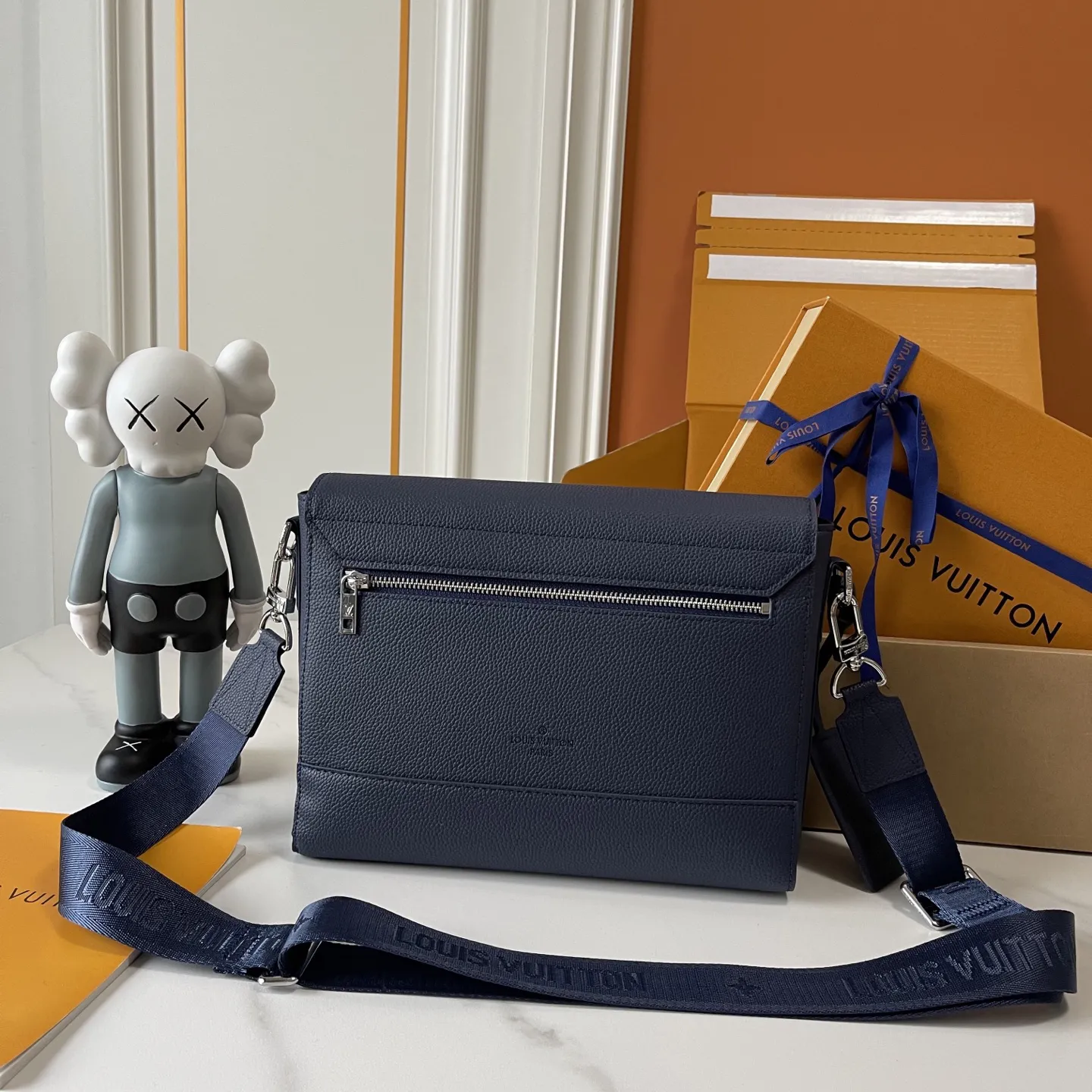 Louis Vuitton Takeoff Messenger MM M11599 - 图片 3