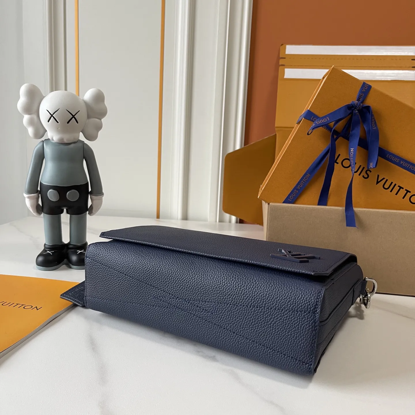 Louis Vuitton Takeoff Messenger MM M11599 - 图片 4