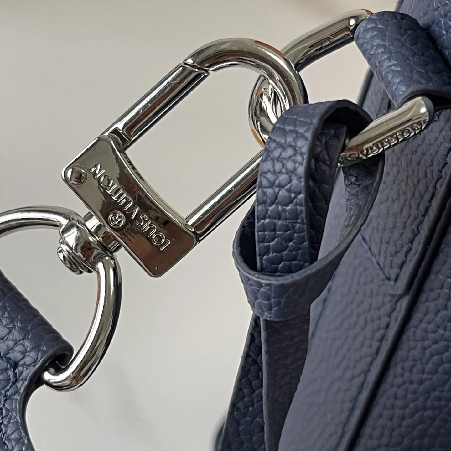 Louis Vuitton Takeoff Messenger MM M11599 - 图片 7