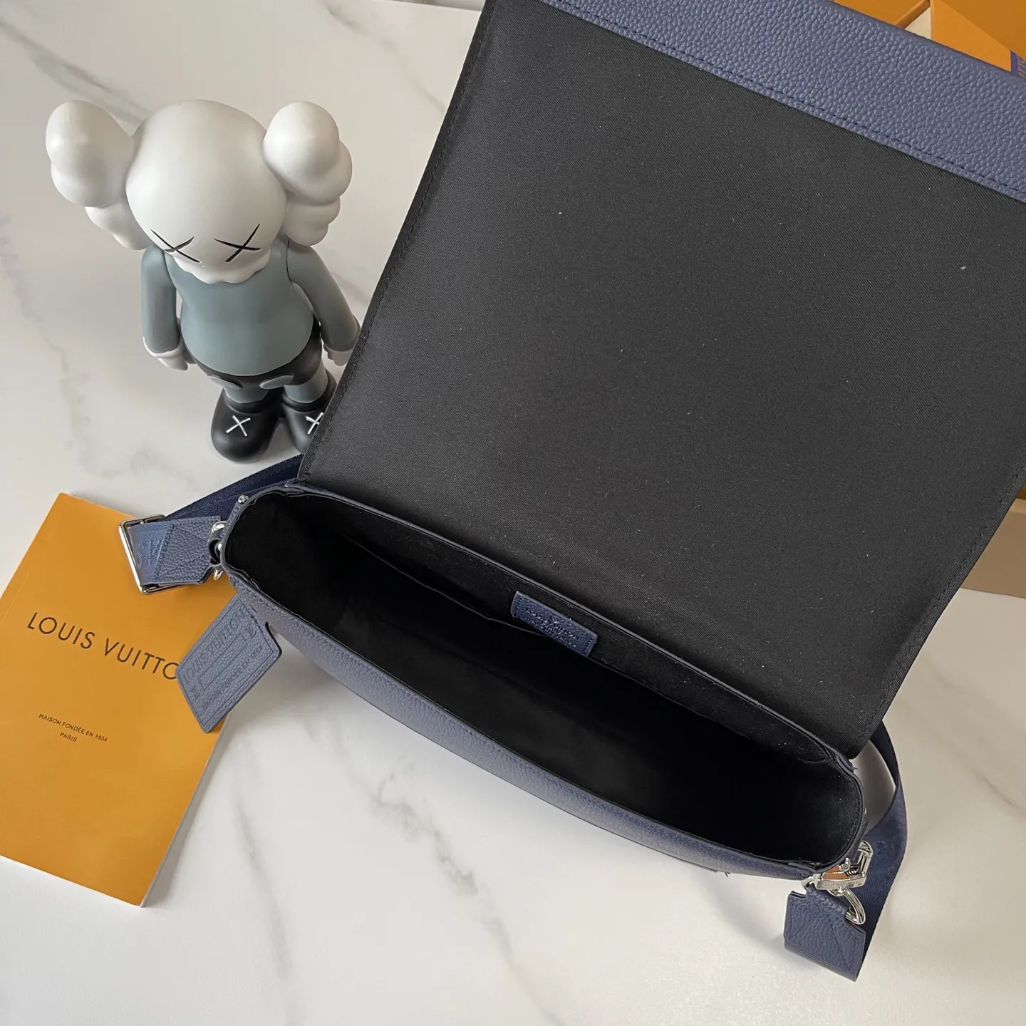 Louis Vuitton Takeoff Messenger MM M11599 - 图片 8