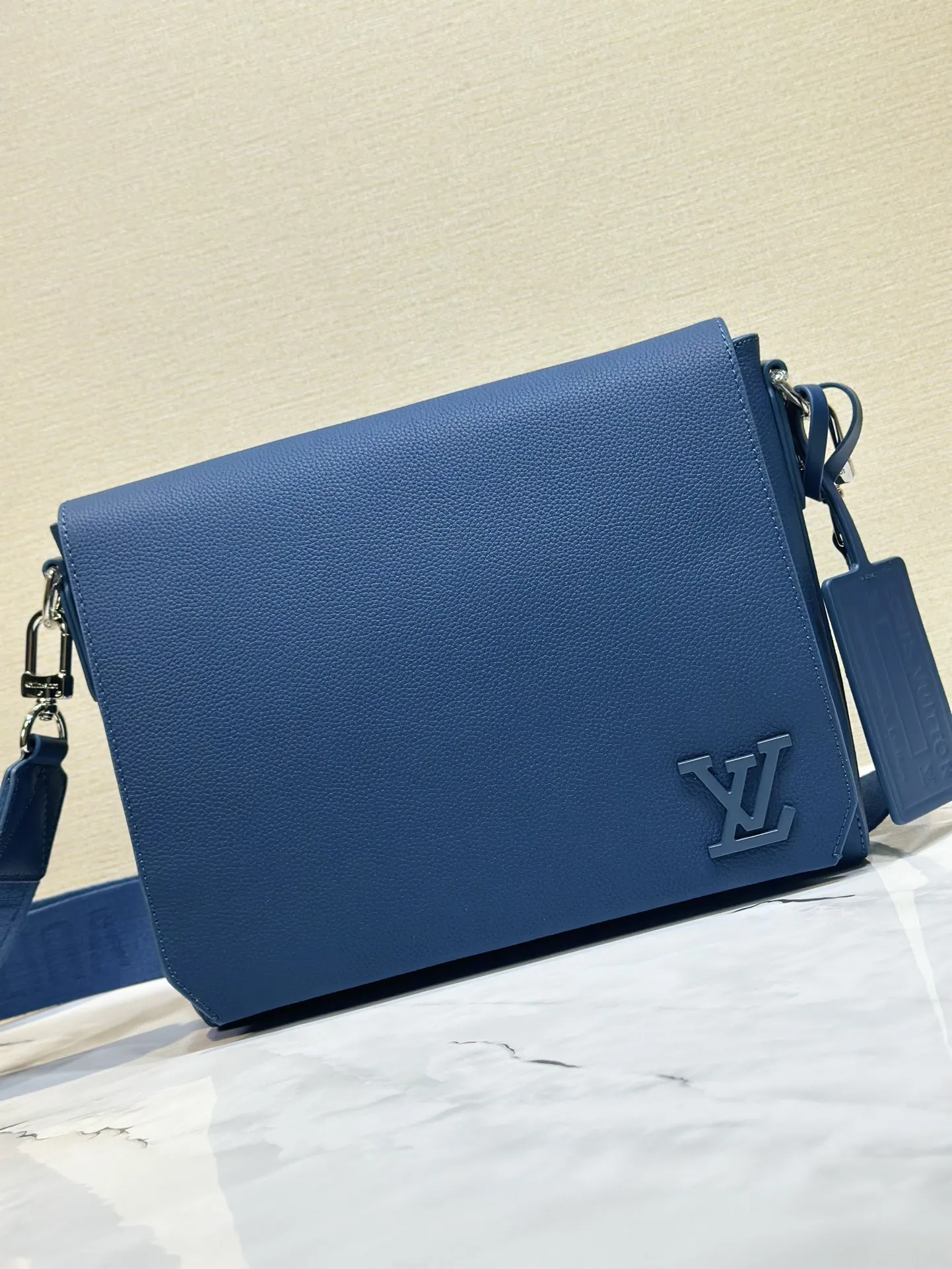 Louis Vuitton Takeoff Messenger M23709 - 图片 9
