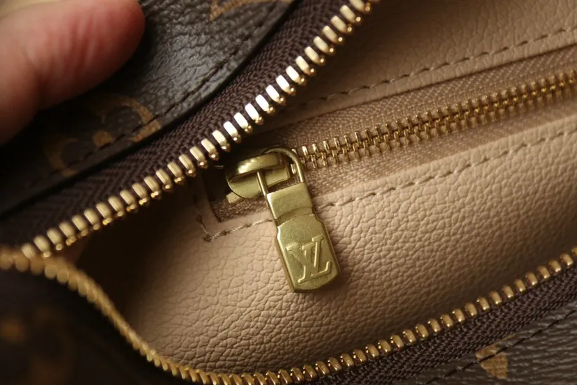 Alternative view of Louis Vuitton Cosmetic Pouch GM M46458