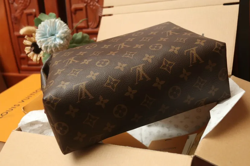 Louis Vuitton Cosmetic Pouch GM M46458 - Image 6