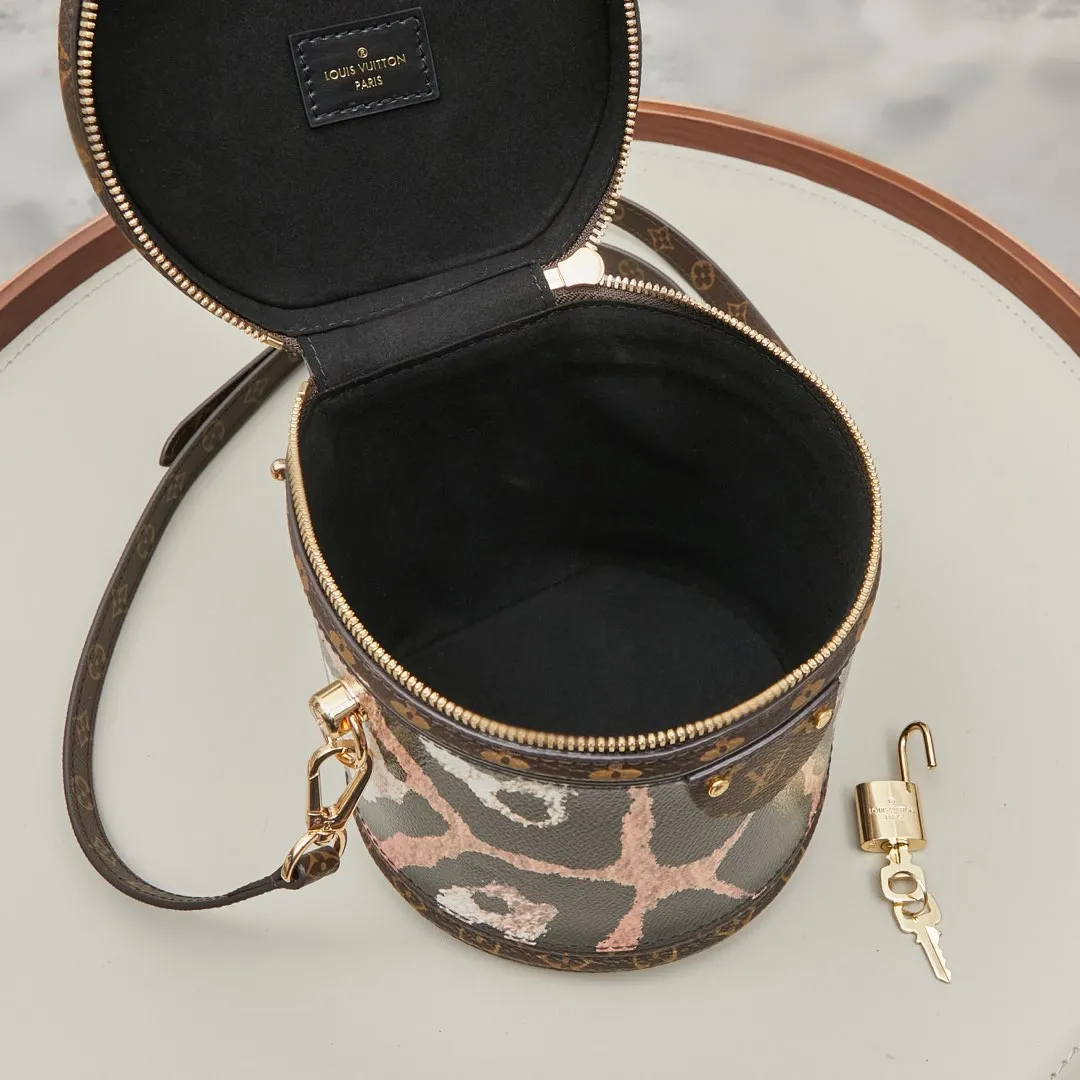 Alternative view of Louis Vuitton Cannes M13846