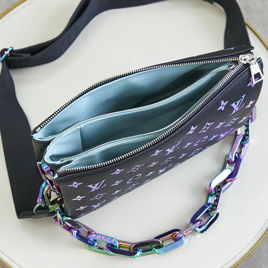 Alternative view of Louis Vuitton Coussin PM M23618