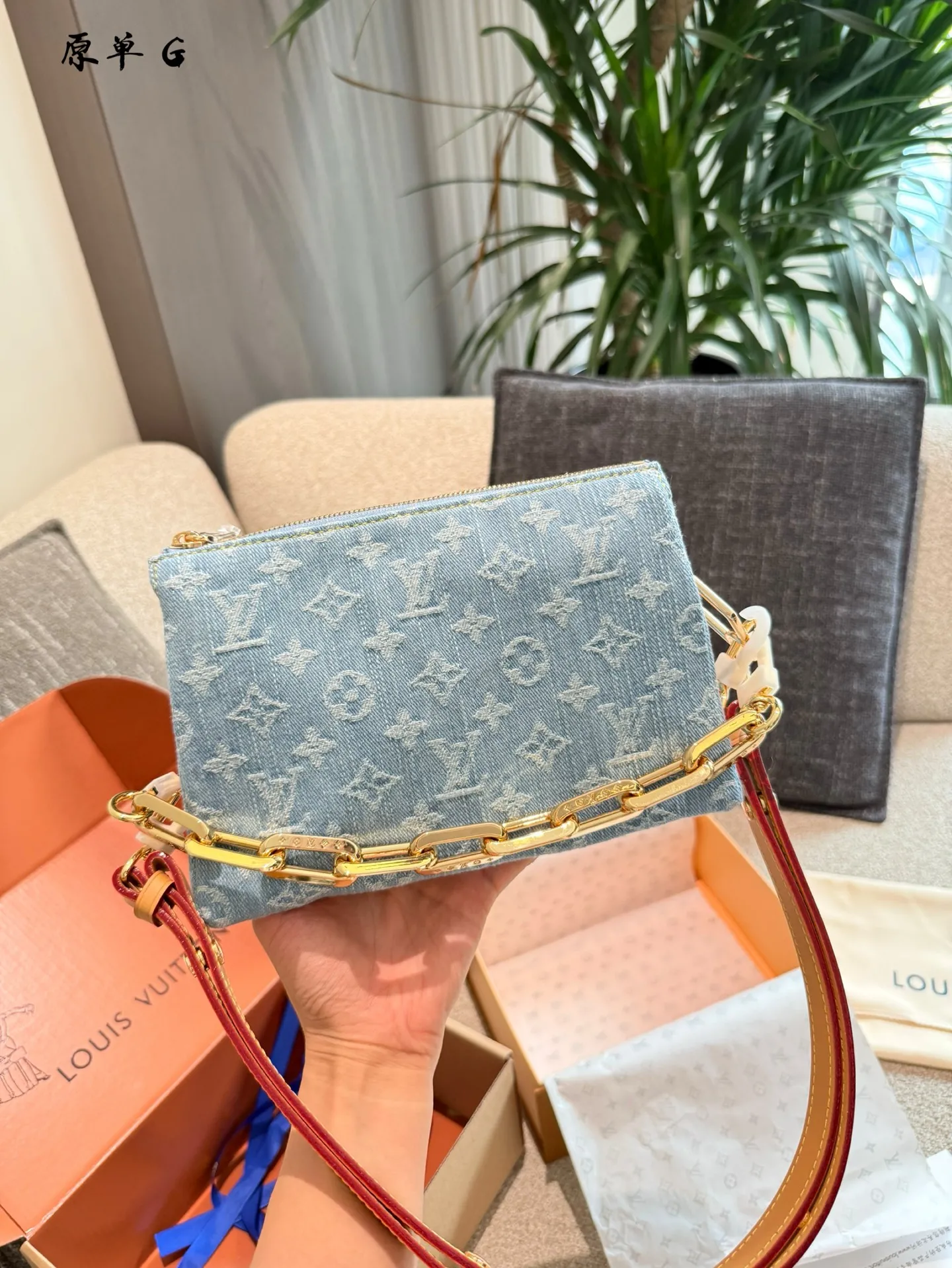 Alternative view of Louis Vuitton Coussin BB M11401
