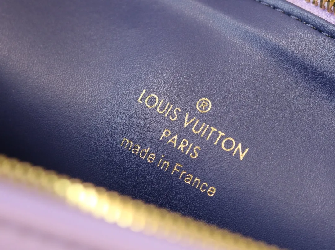 Alternative view of Louis Vuitton Coussin PM M21439