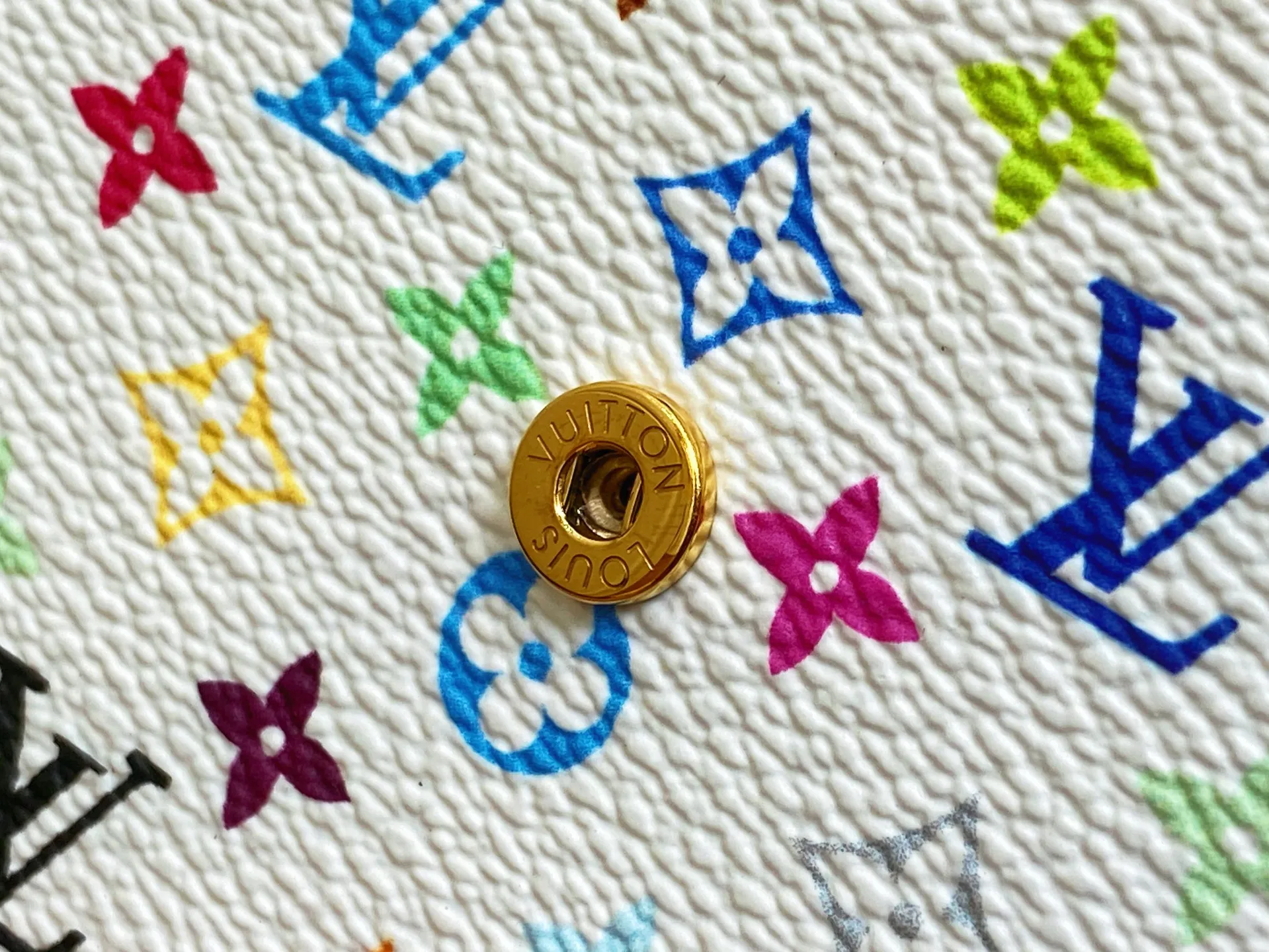 Alternative view of Louis Vuitton LV x TM Sarah Wallet M13397