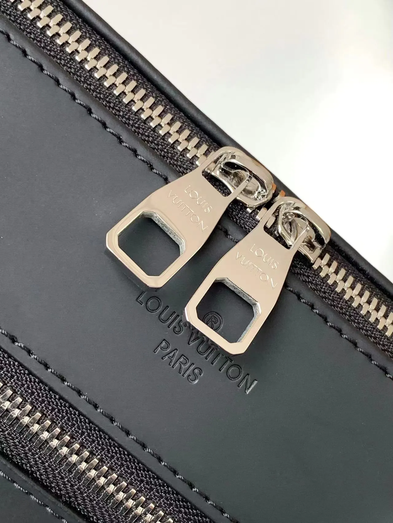 Louis Vuitton PORTE-DOCUMENTS JOUR M54019 - 图片 7
