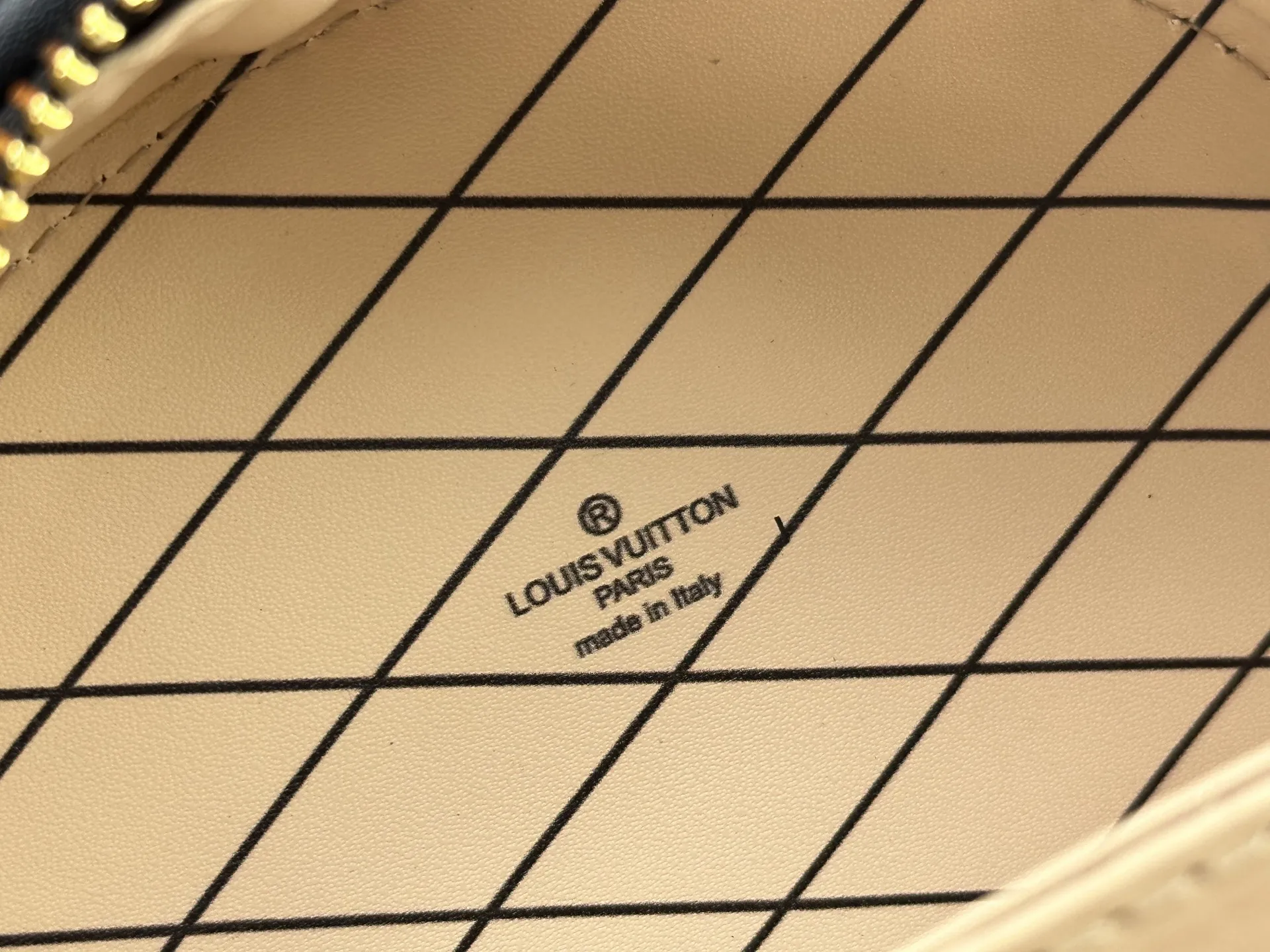 Alternative view of Louis Vuitton Mini Boite Chapeau M83614