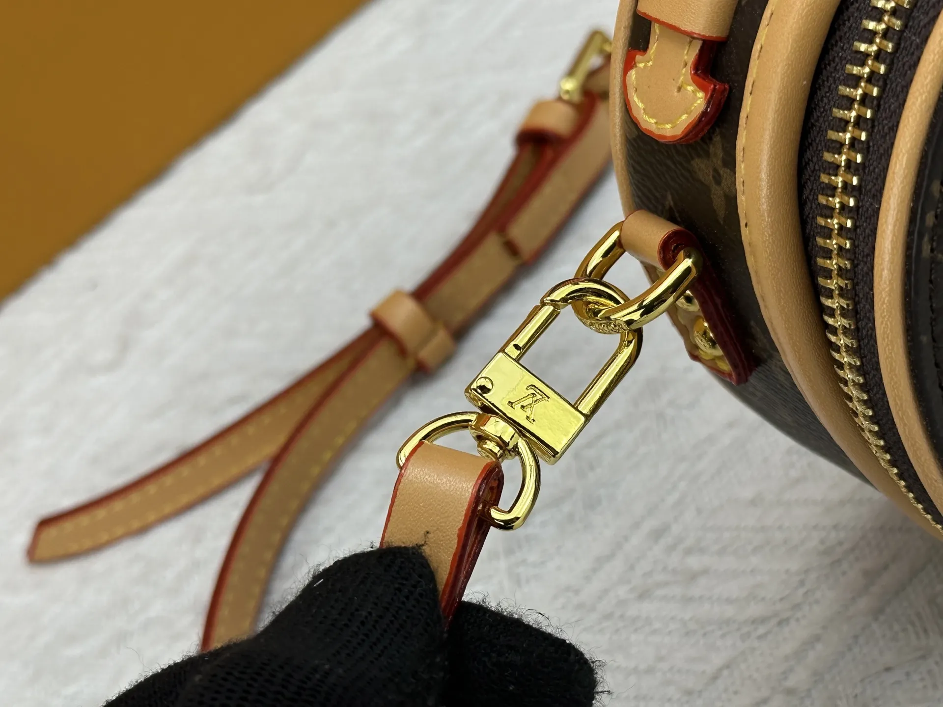 Alternative view of Louis Vuitton Mini Boite Chapeau M83575