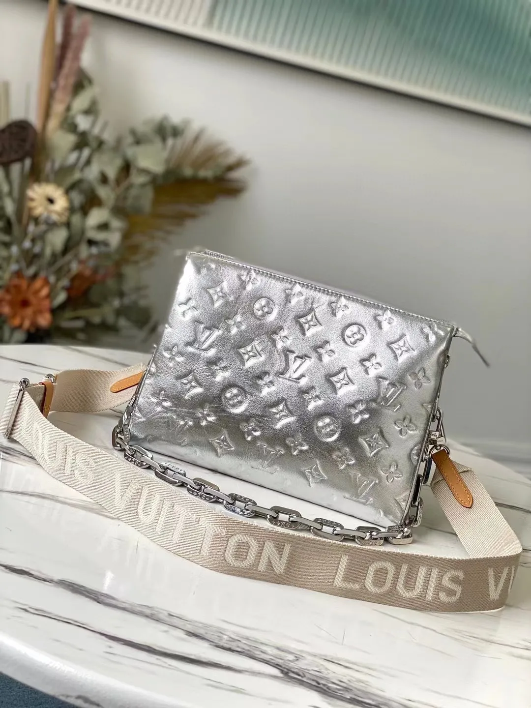 Alternative view of Louis Vuitton Coussin PM M57913