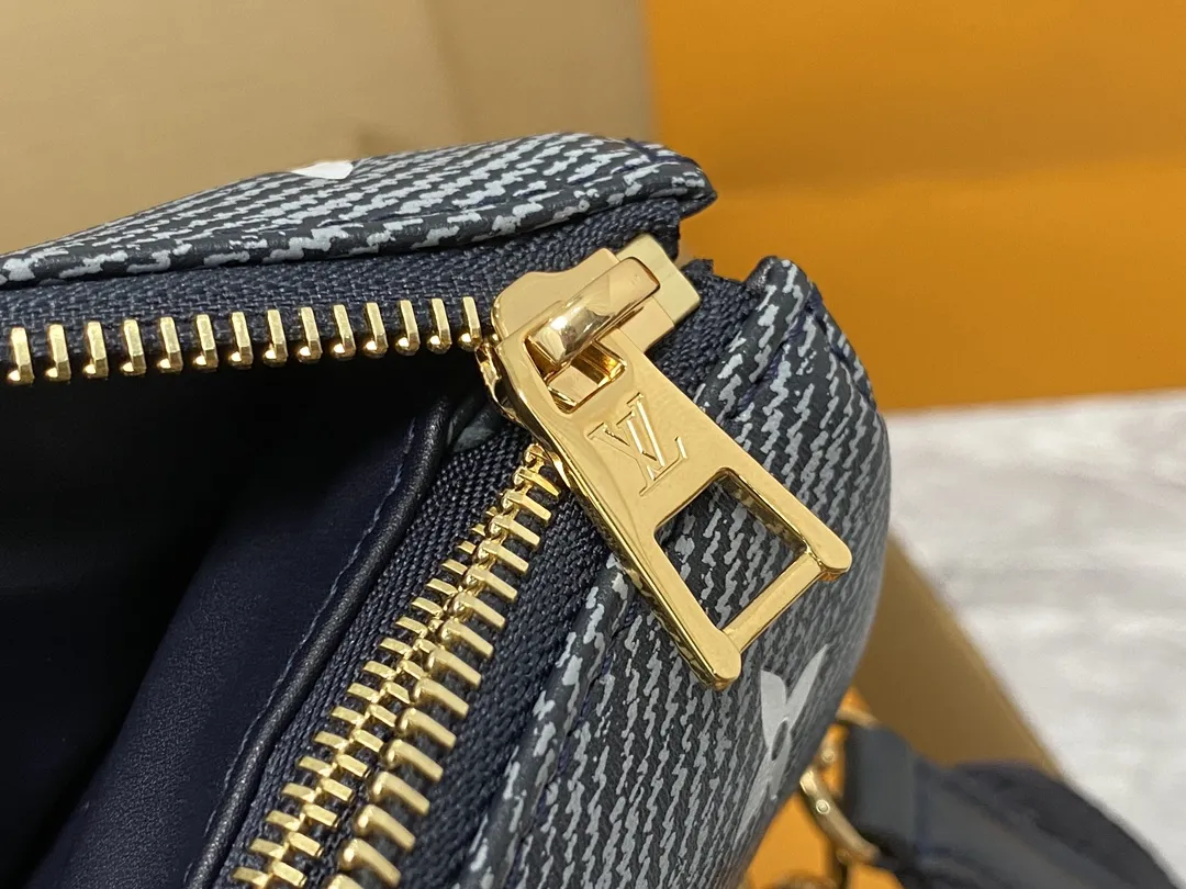 Alternative view of Louis Vuitton Coussin PM M23071