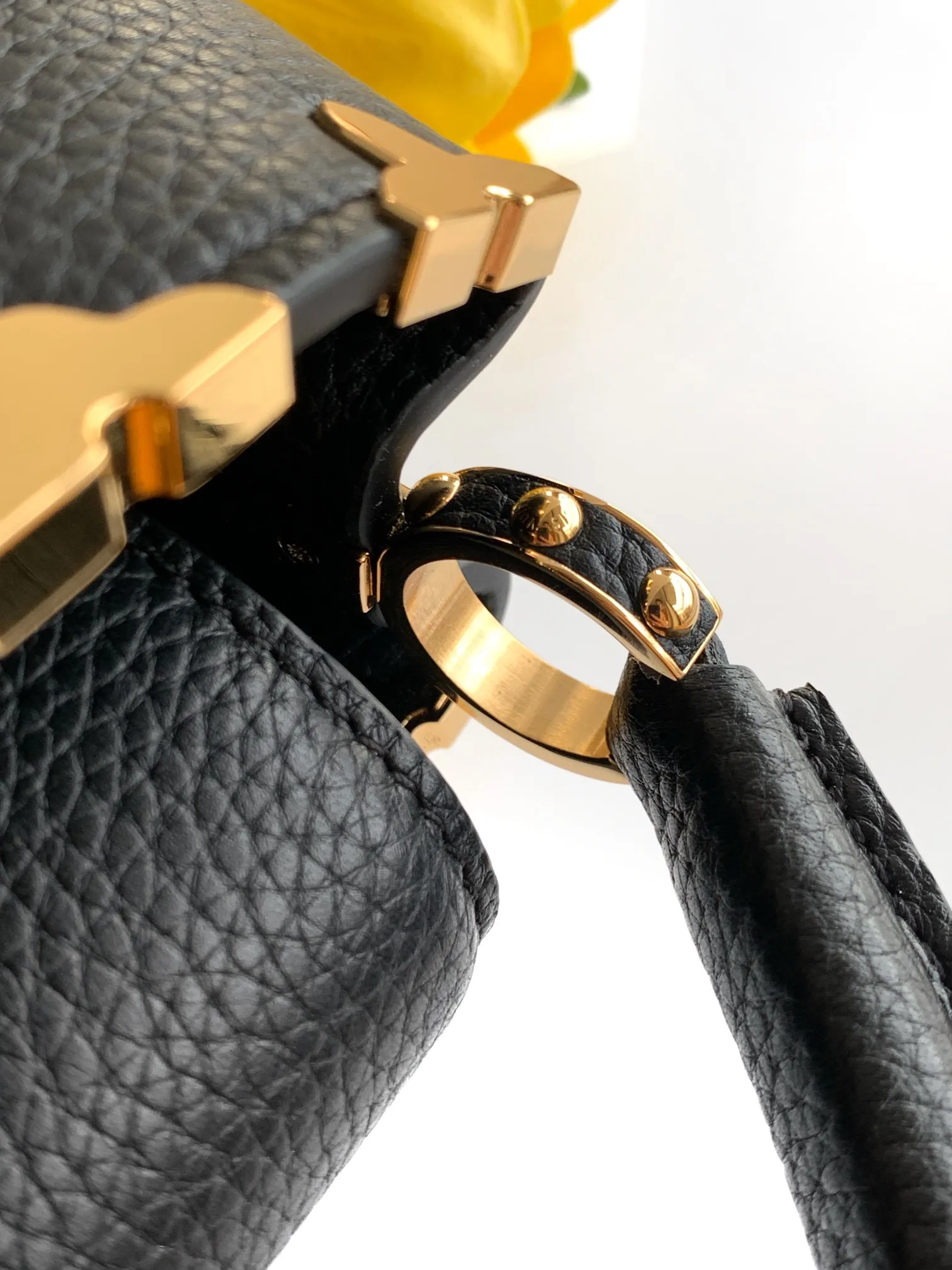 Alternative view of Louis Vuitton Capucines Mini M56669