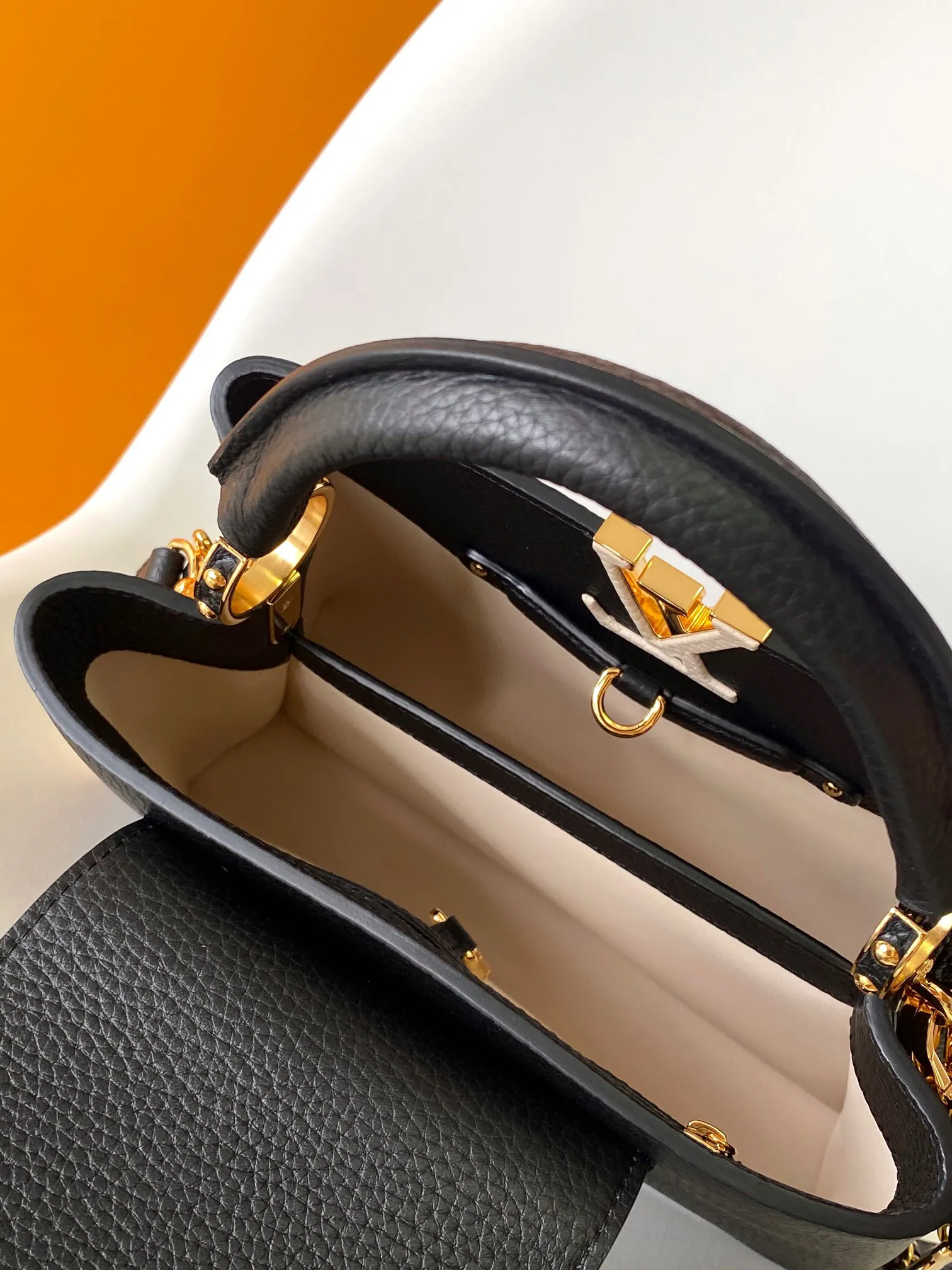Louis Vuitton Capucines Mini M20845 - Image 8