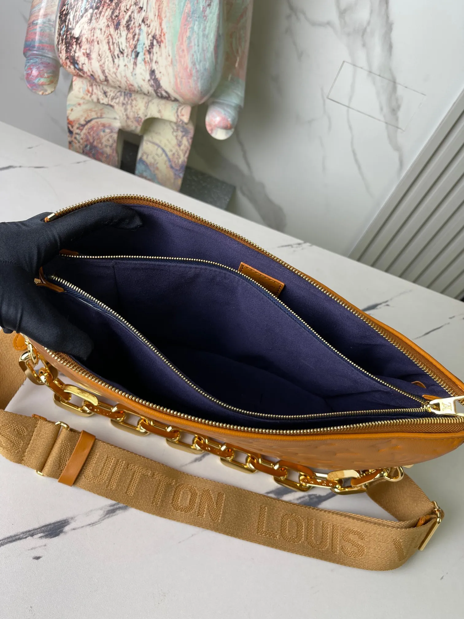 Alternative view of Louis Vuitton Coussin PM M21261