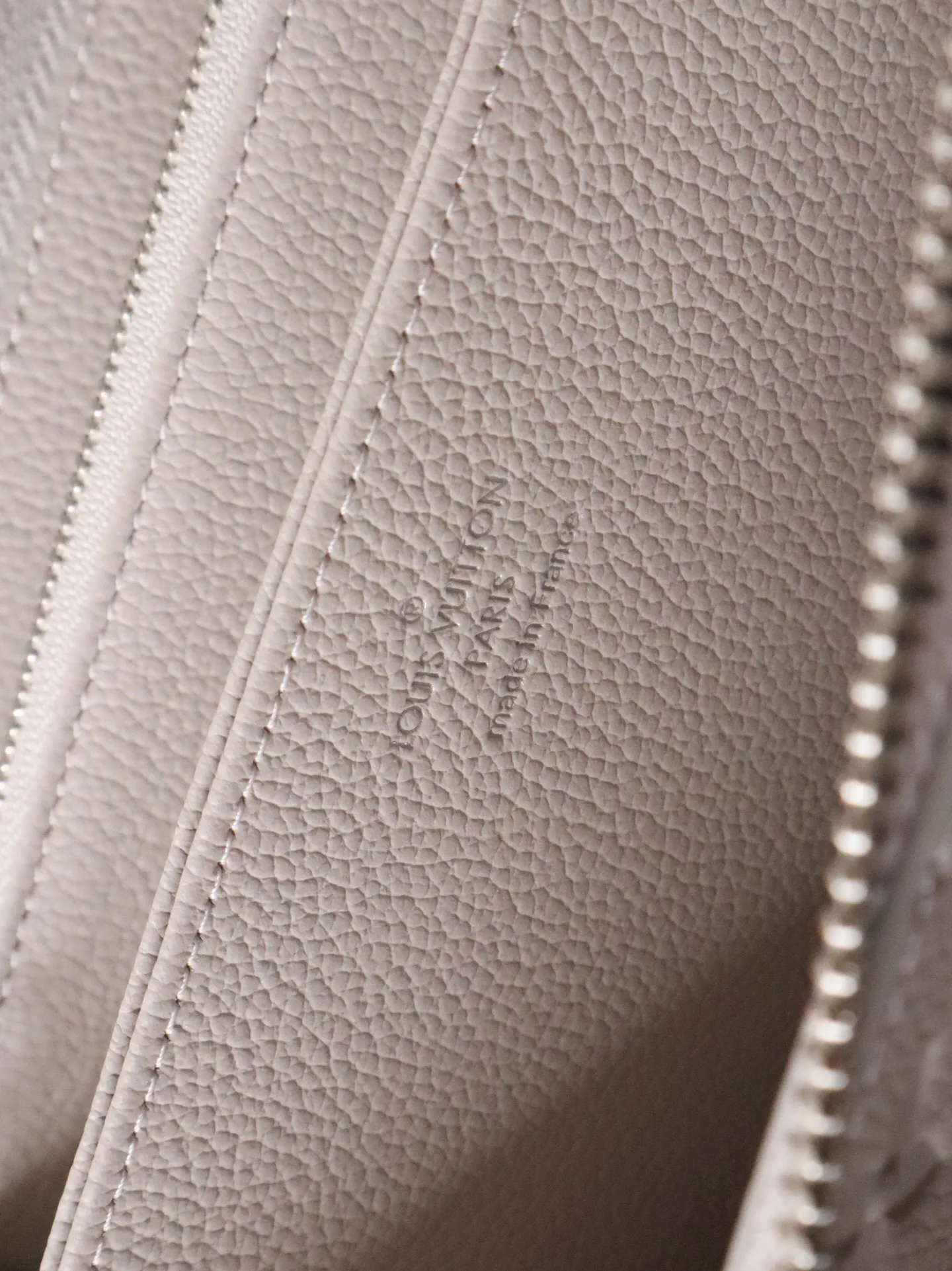 Alternative view of Louis Vuitton Zippy Wallet M13825