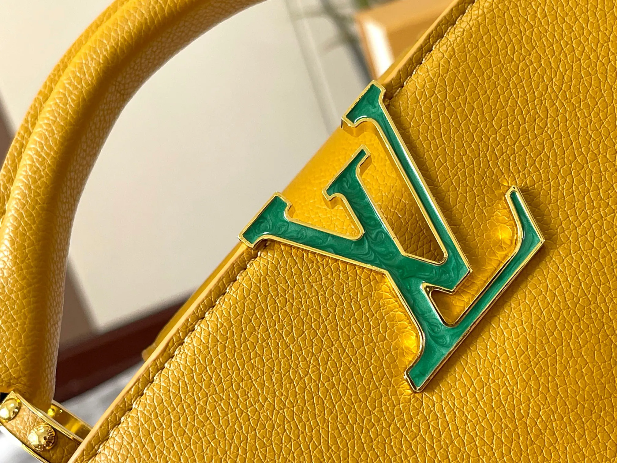 Louis Vuitton Capucines Mini M21168 - Image 7