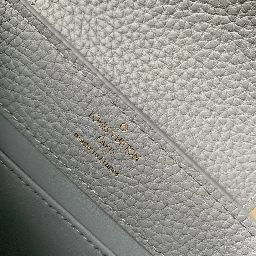 Alternative view of Louis Vuitton Capucines Mini M22876