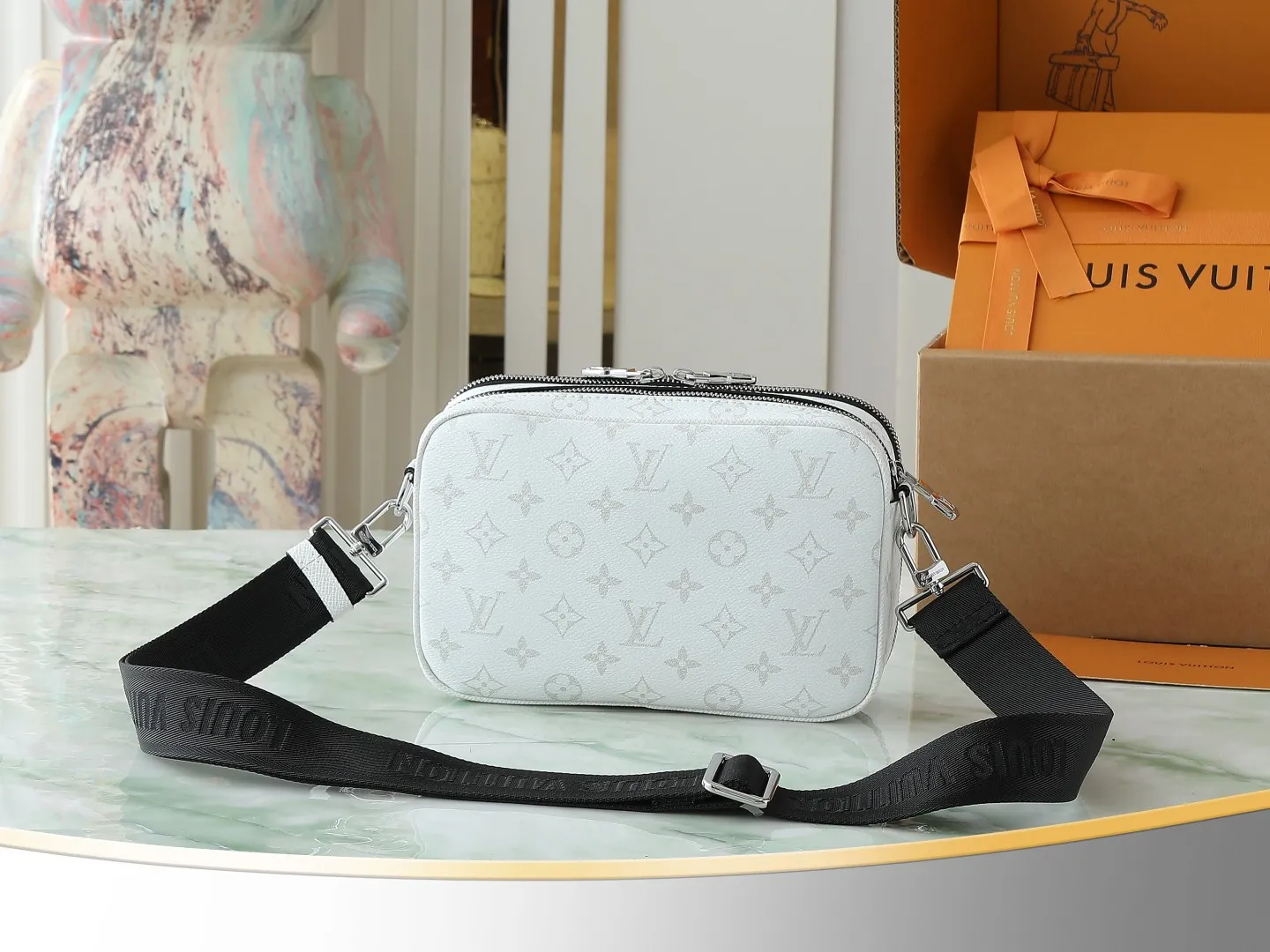 Louis Vuitton Alpha Messenger M14073 - Image 5