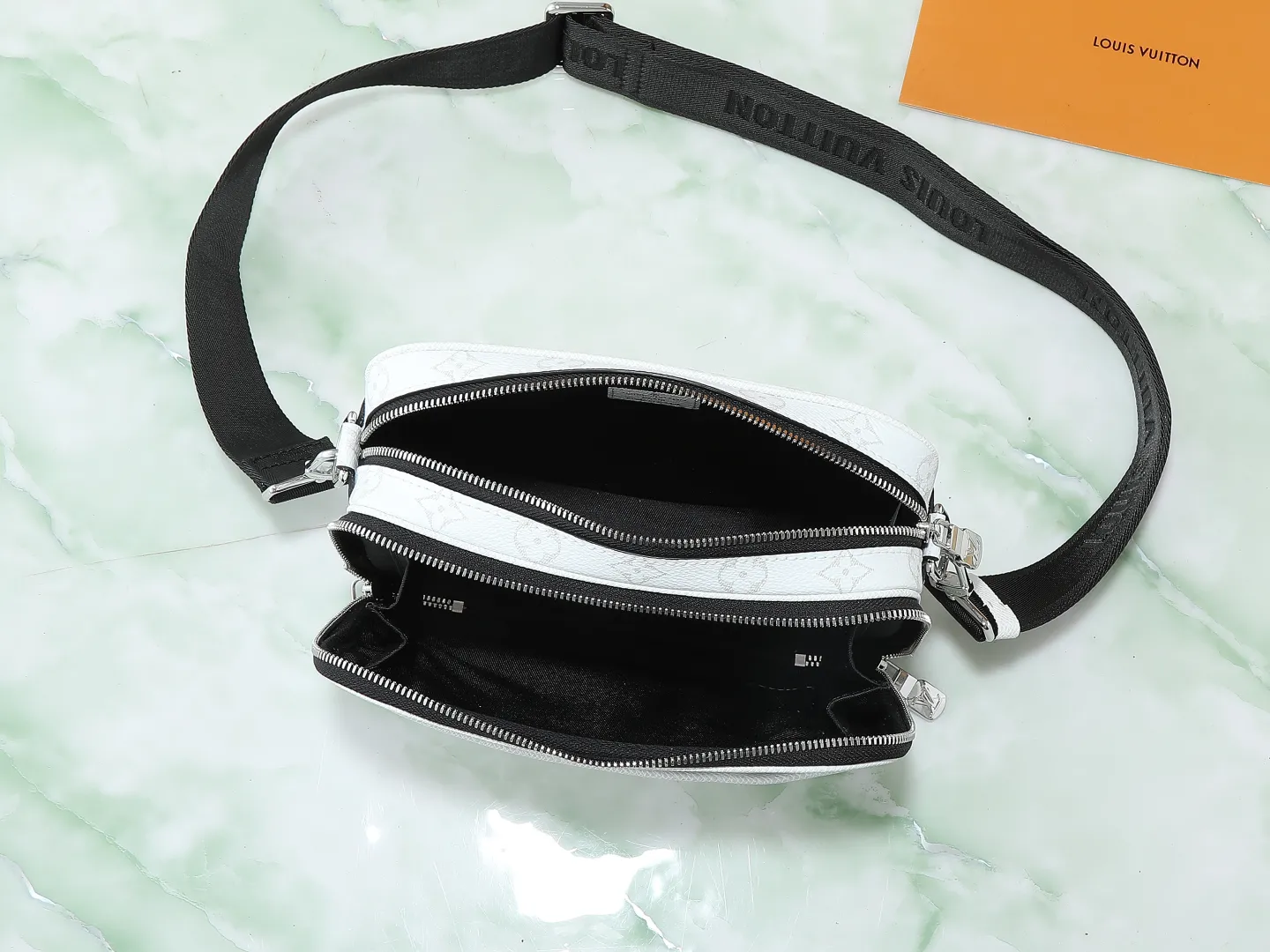 Louis Vuitton Alpha Messenger M14073 - Image 10