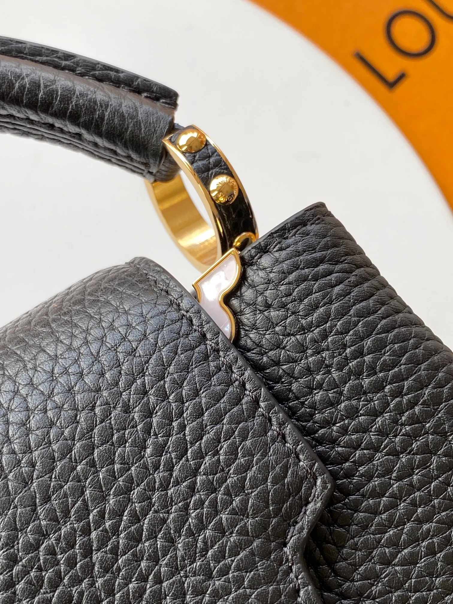 Alternative view of Louis Vuitton Capucines Nano M10166