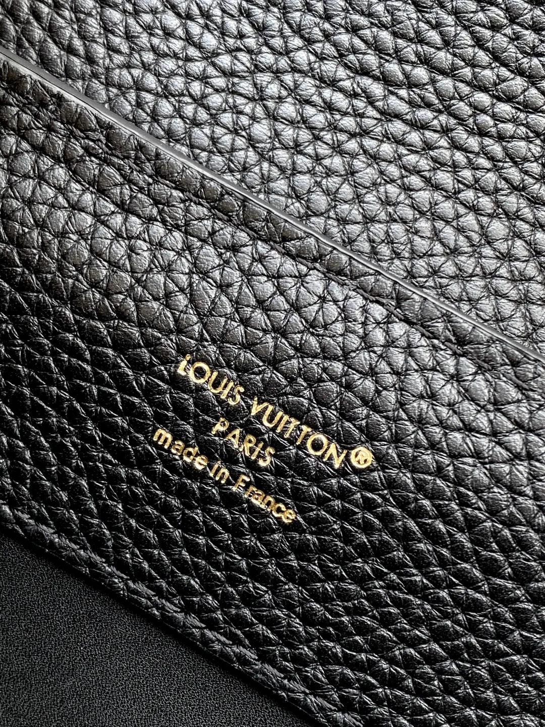 Alternative view of Louis Vuitton Capucines MM M12135