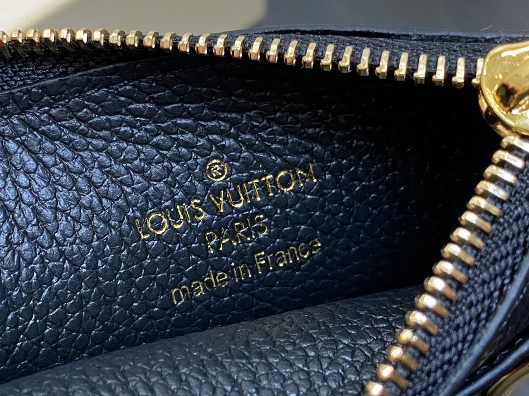 Alternative view of Louis Vuitton Flora Card Holder M82639