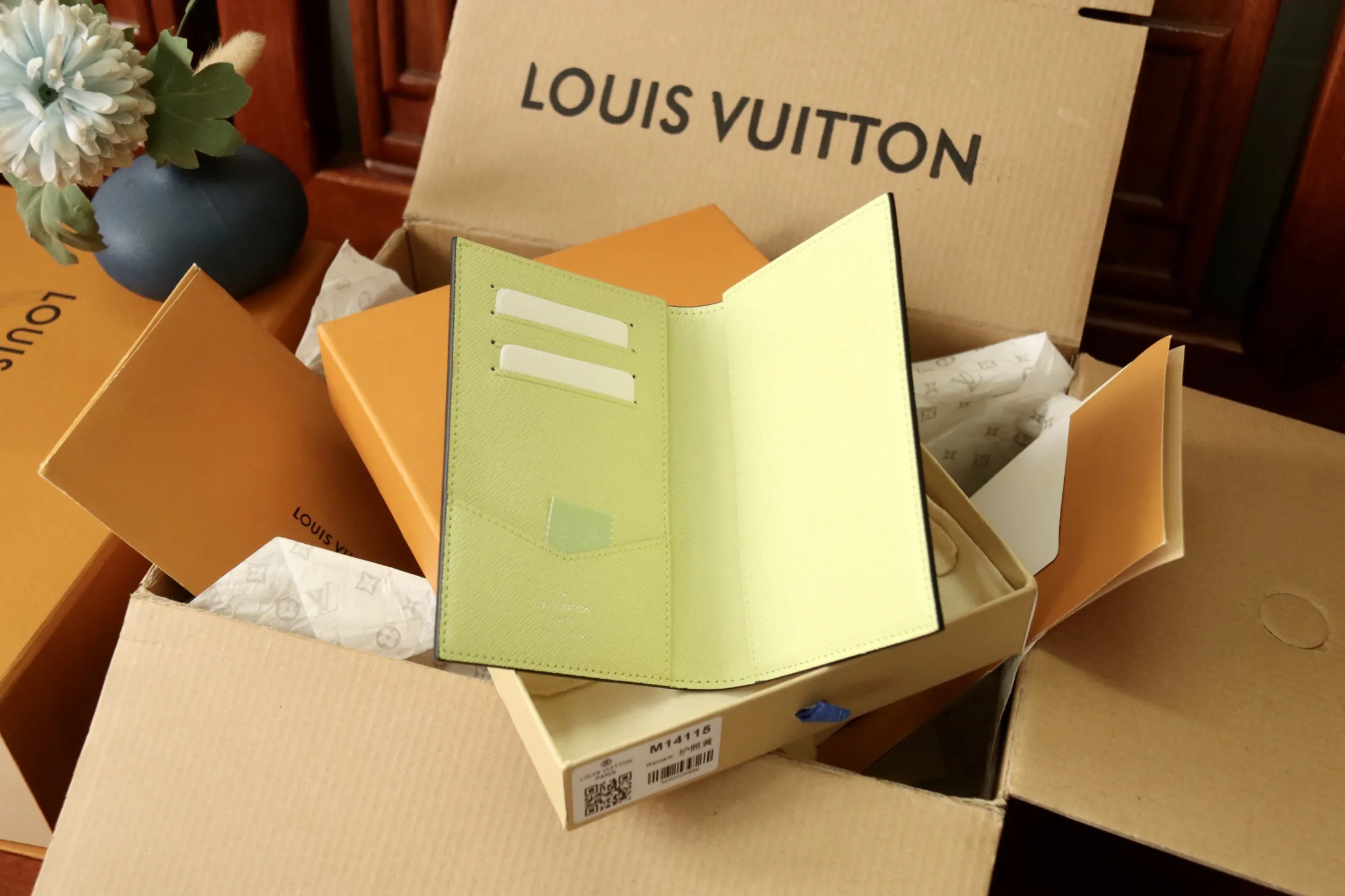 Louis Vuitton Passport Cover M14115 - Image 2