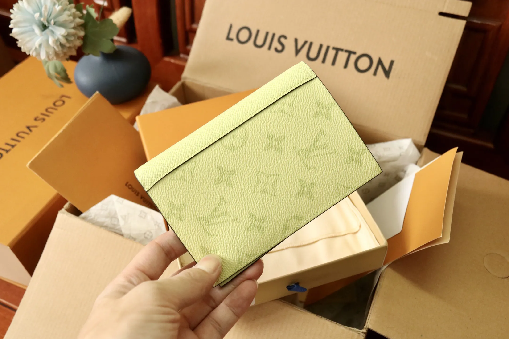 Louis Vuitton Passport Cover M14115 - Image 5