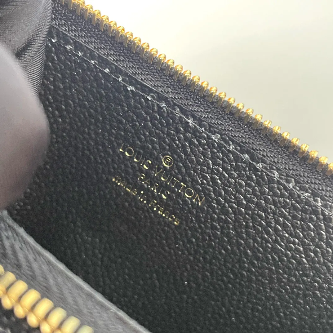 Alternative view of Louis Vuitton Card Holder Recto Verso M69421