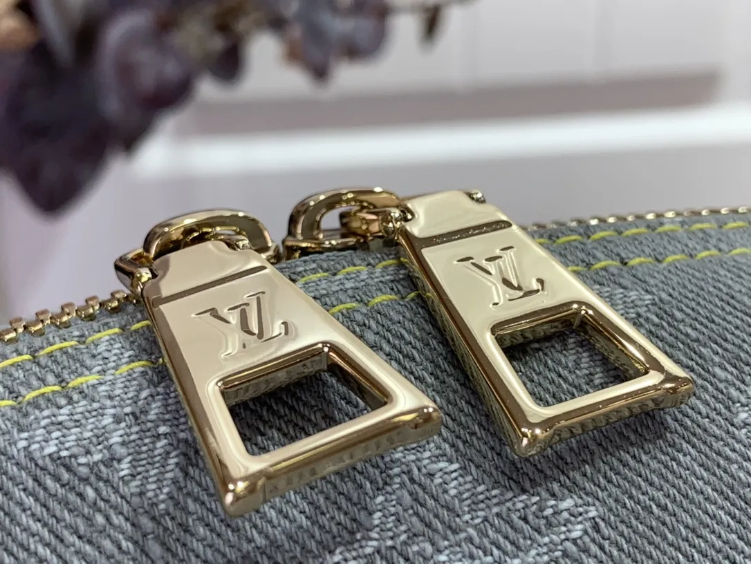 Louis Vuitton Cosmetic Pouch GM M13750 - 图片 7