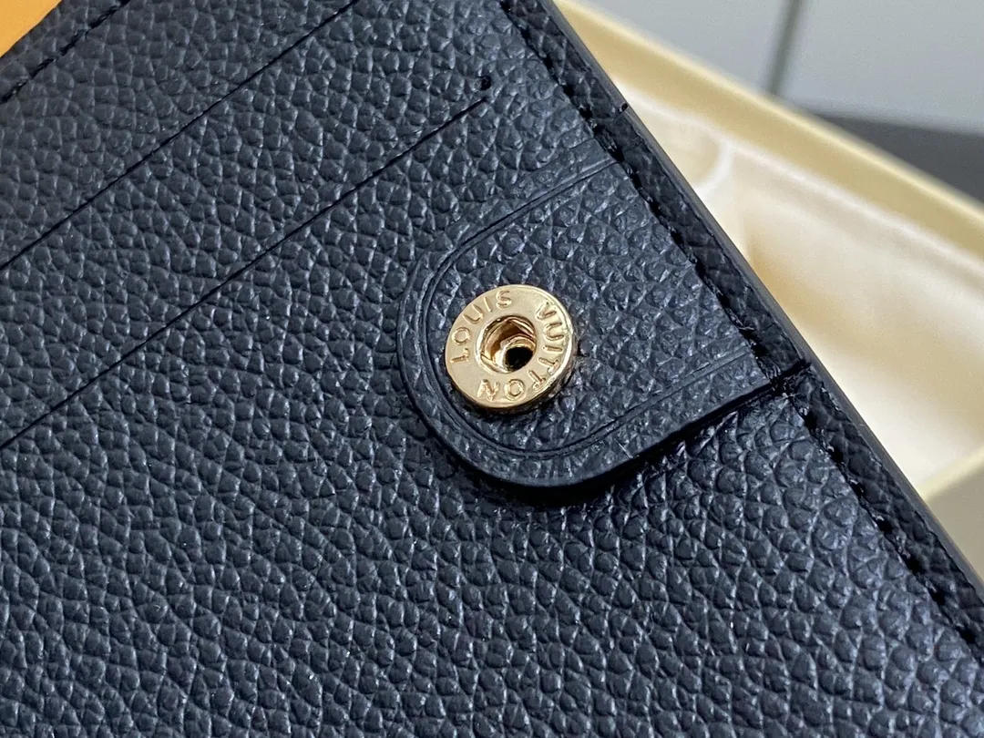 Alternative view of Louis Vuitton Lisa Wallet M83365