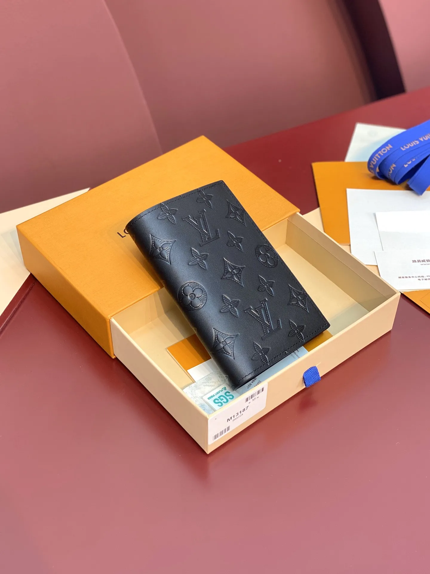 Louis Vuitton Passport Cover M13187 - 图片 3
