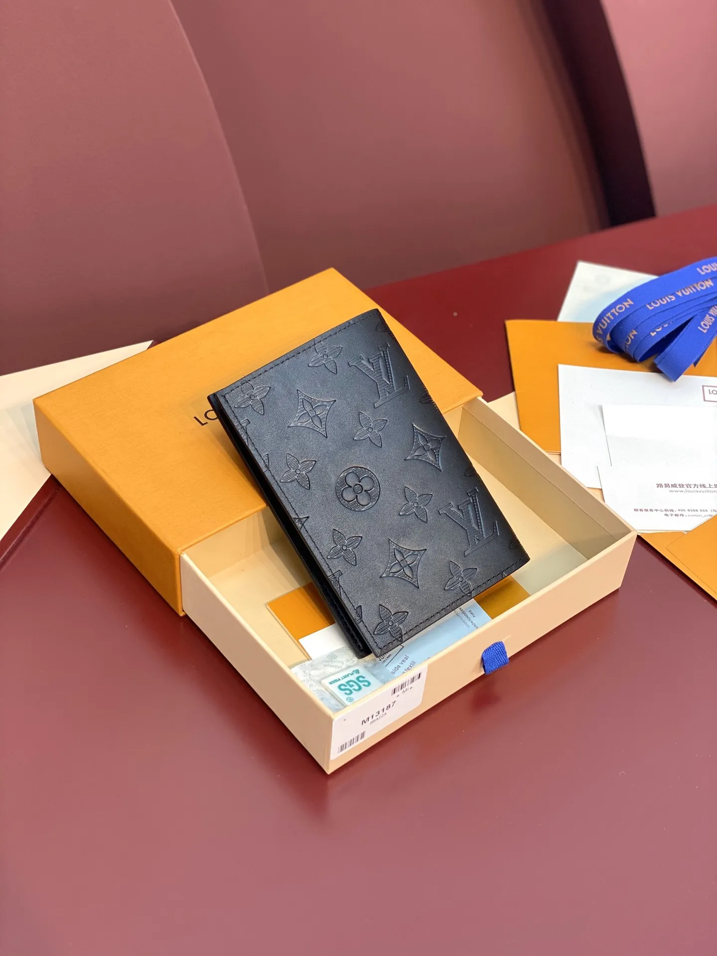 Louis Vuitton Passport Cover M13187 - 图片 4