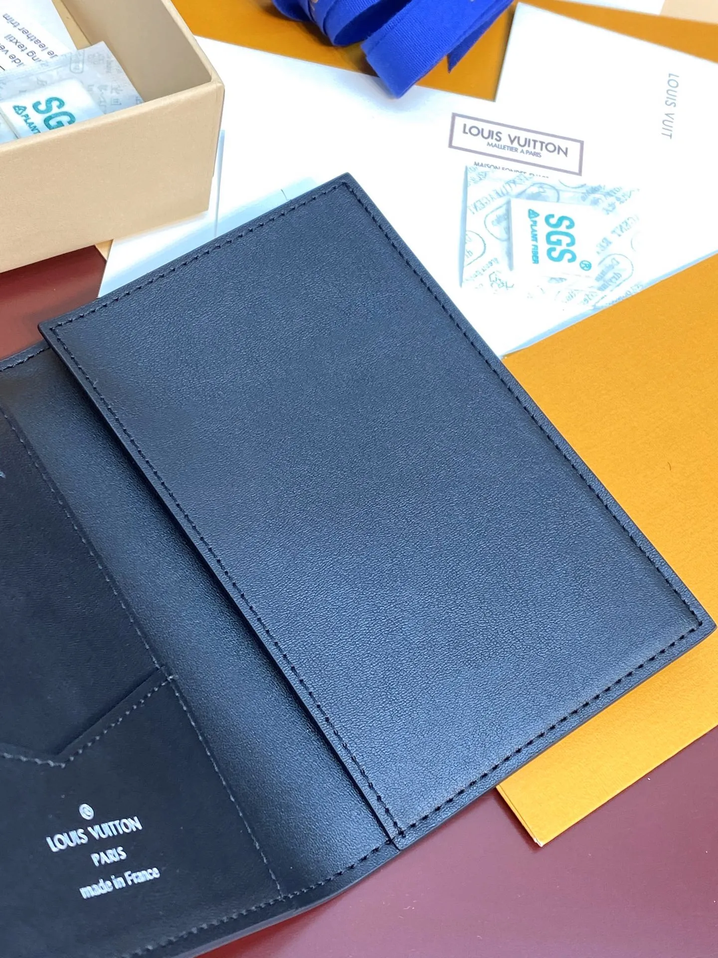 Louis Vuitton Passport Cover M13187 - 图片 8