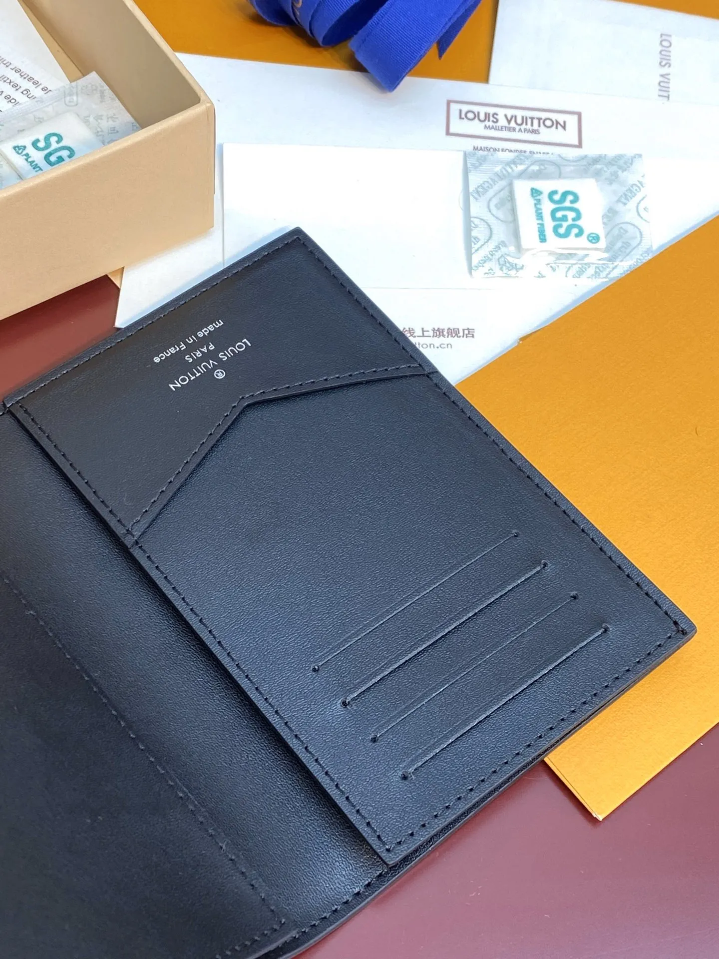 Louis Vuitton Passport Cover M13187 - 图片 9