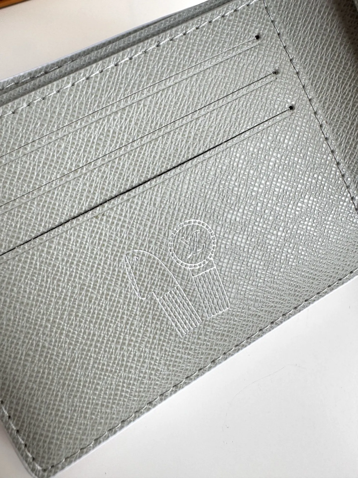 Alternative view of Louis Vuitton Slender Wallet M14354