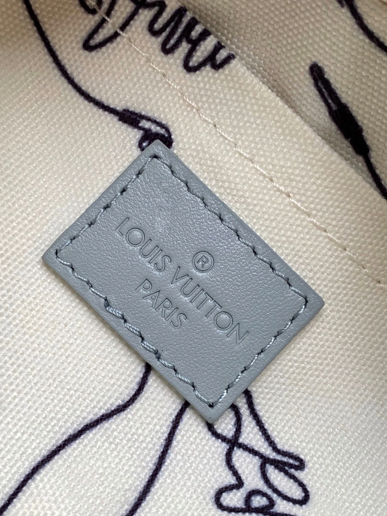 Alternative view of Louis Vuitton Bolsa Soft Trunk Mini M13901