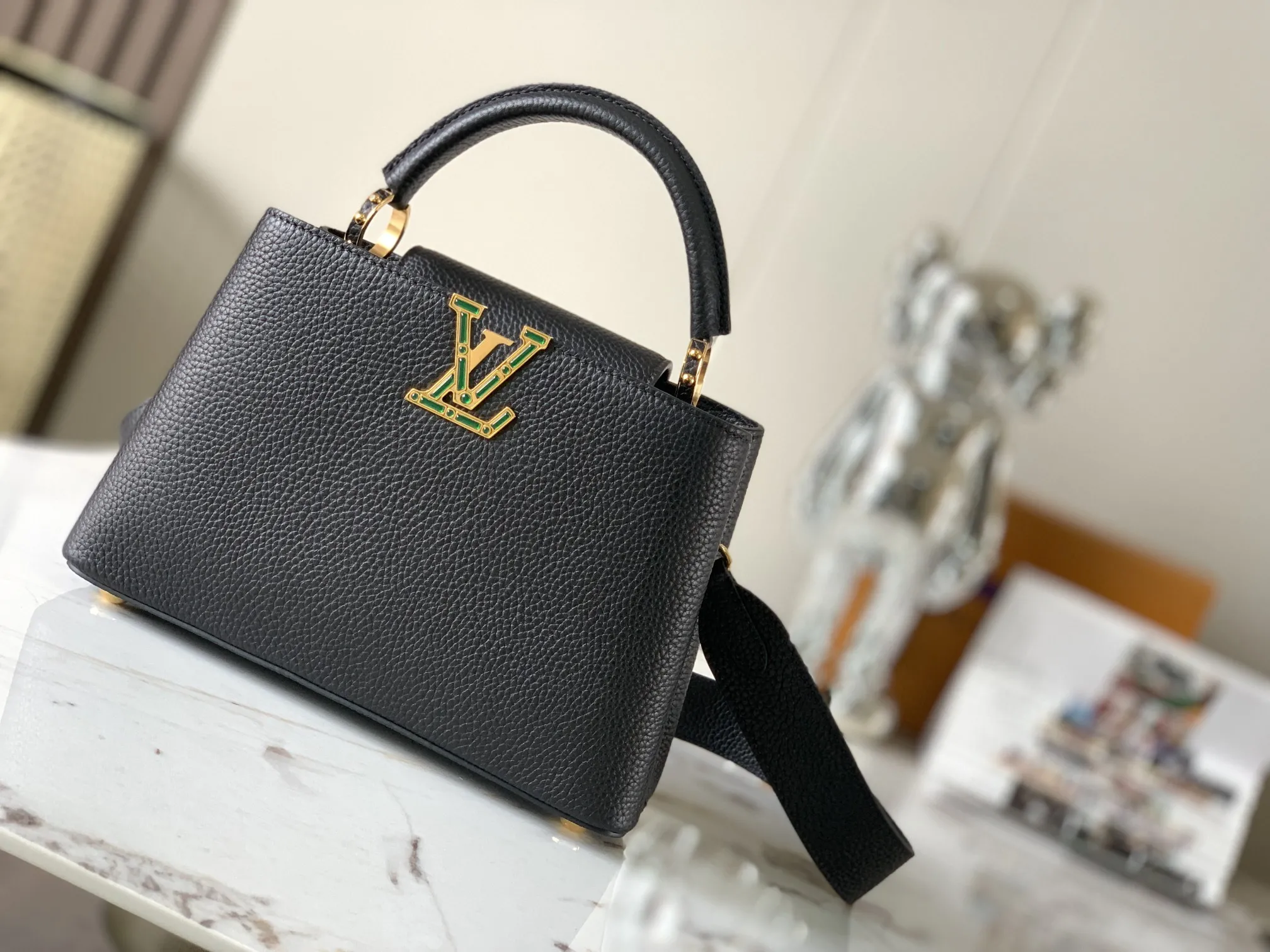 Alternative view of Louis Vuitton Capucines BB M59066