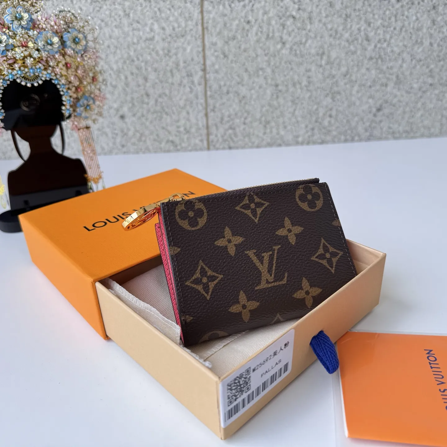 Louis Vuitton Lisa Wallet M25692 - Image 5