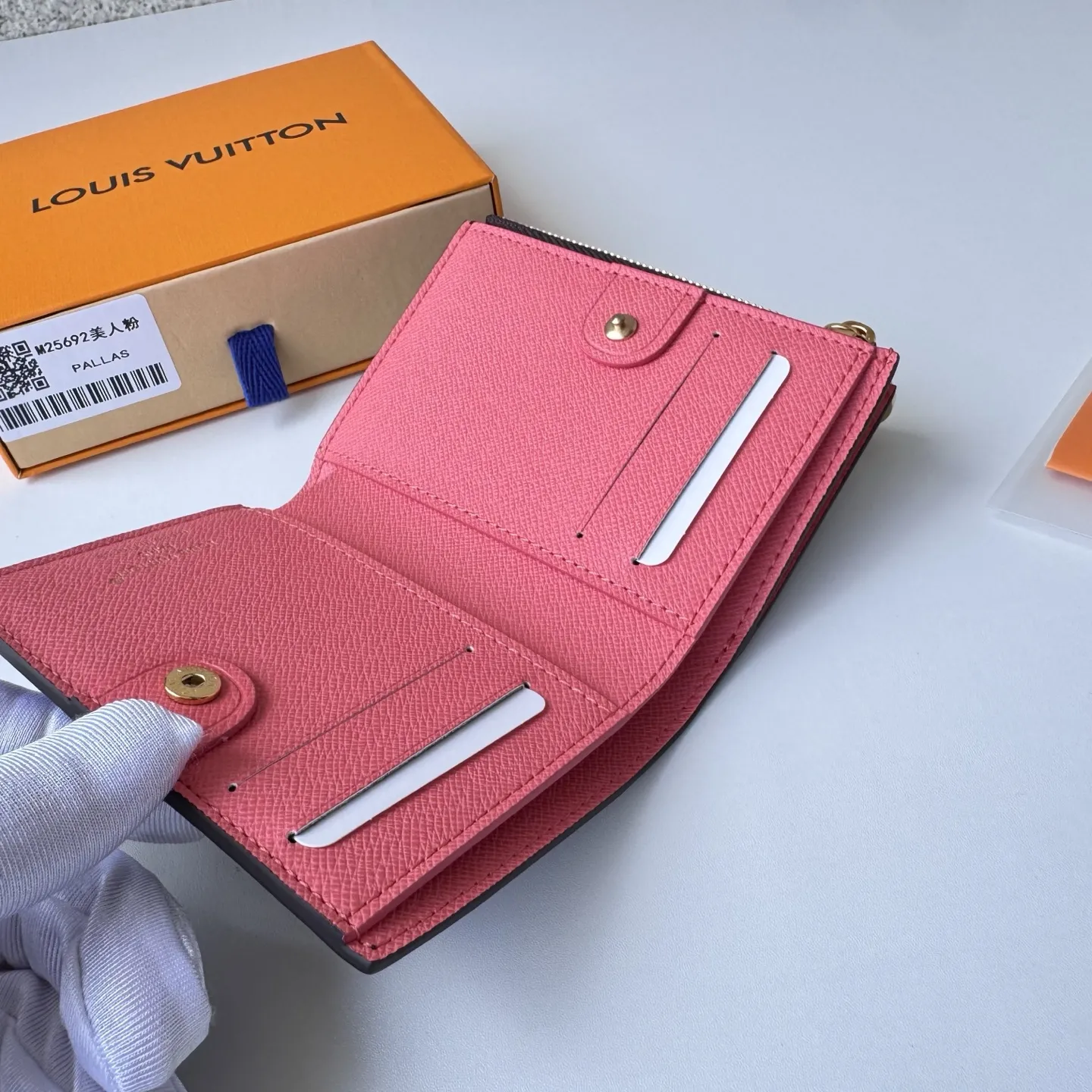 Louis Vuitton Lisa Wallet M25692 - Image 6