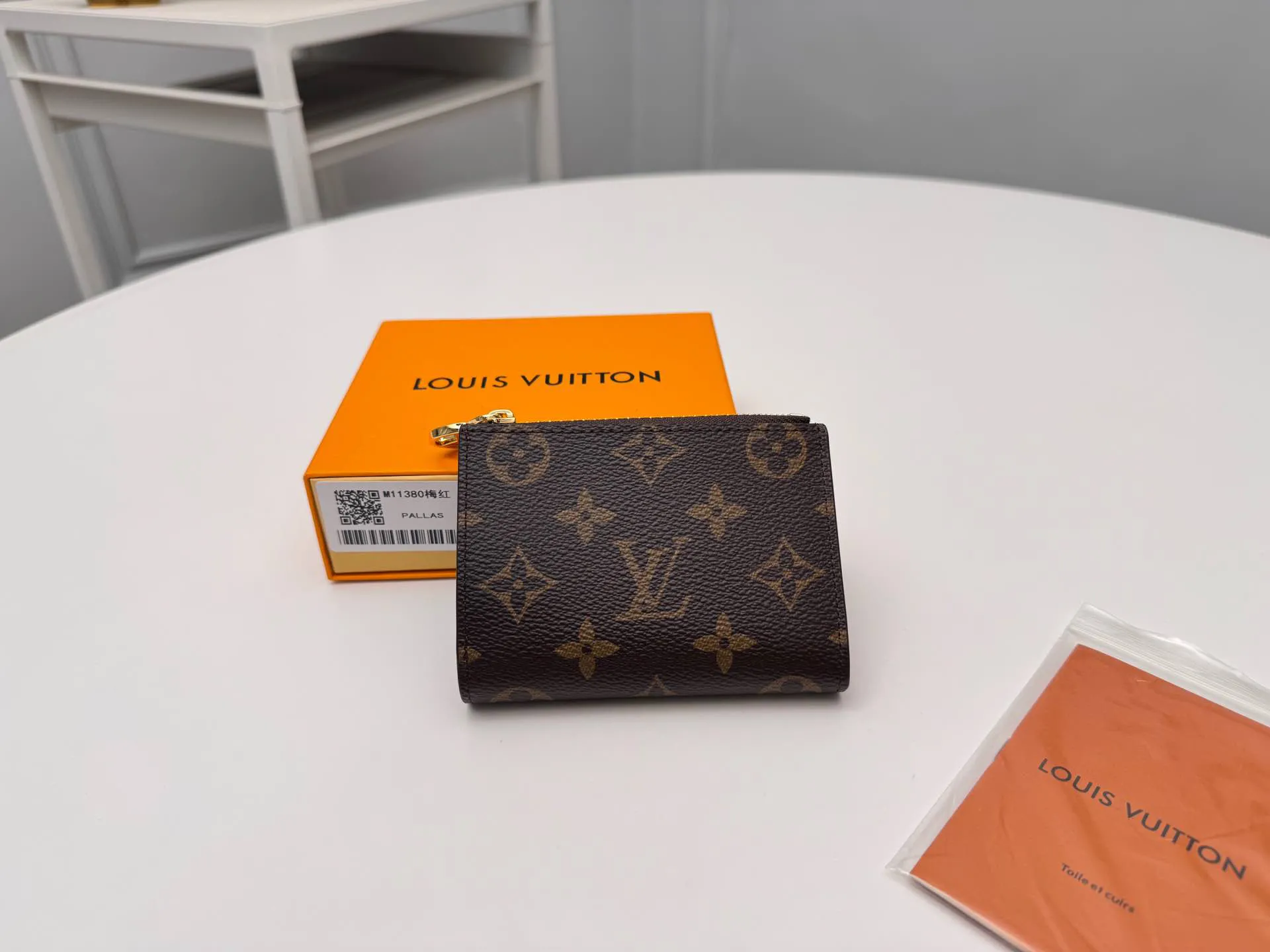 Louis Vuitton Lisa Wallet M11380 - Image 3
